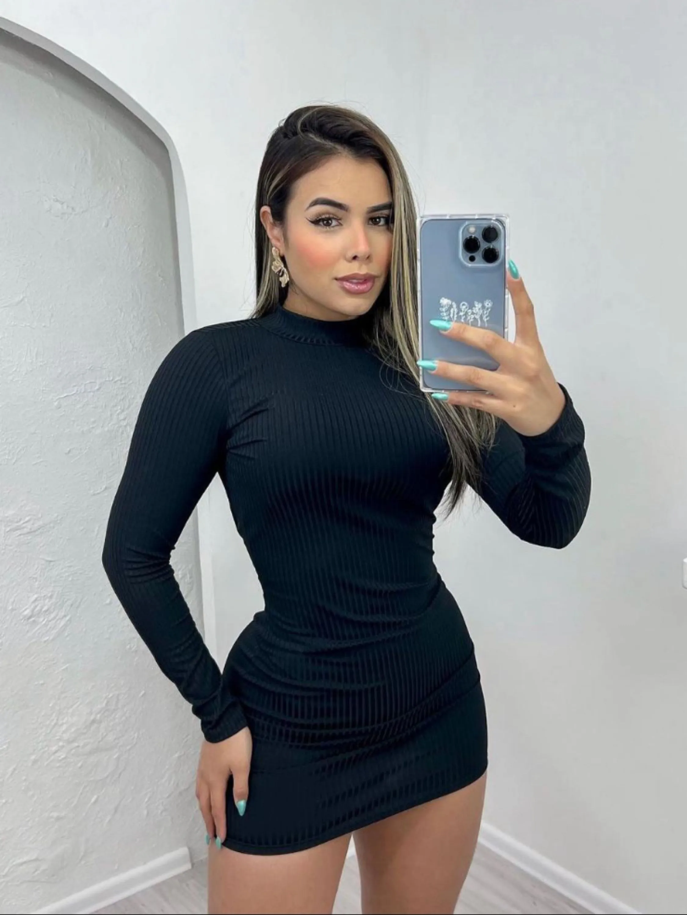 Vestido gola manga longa