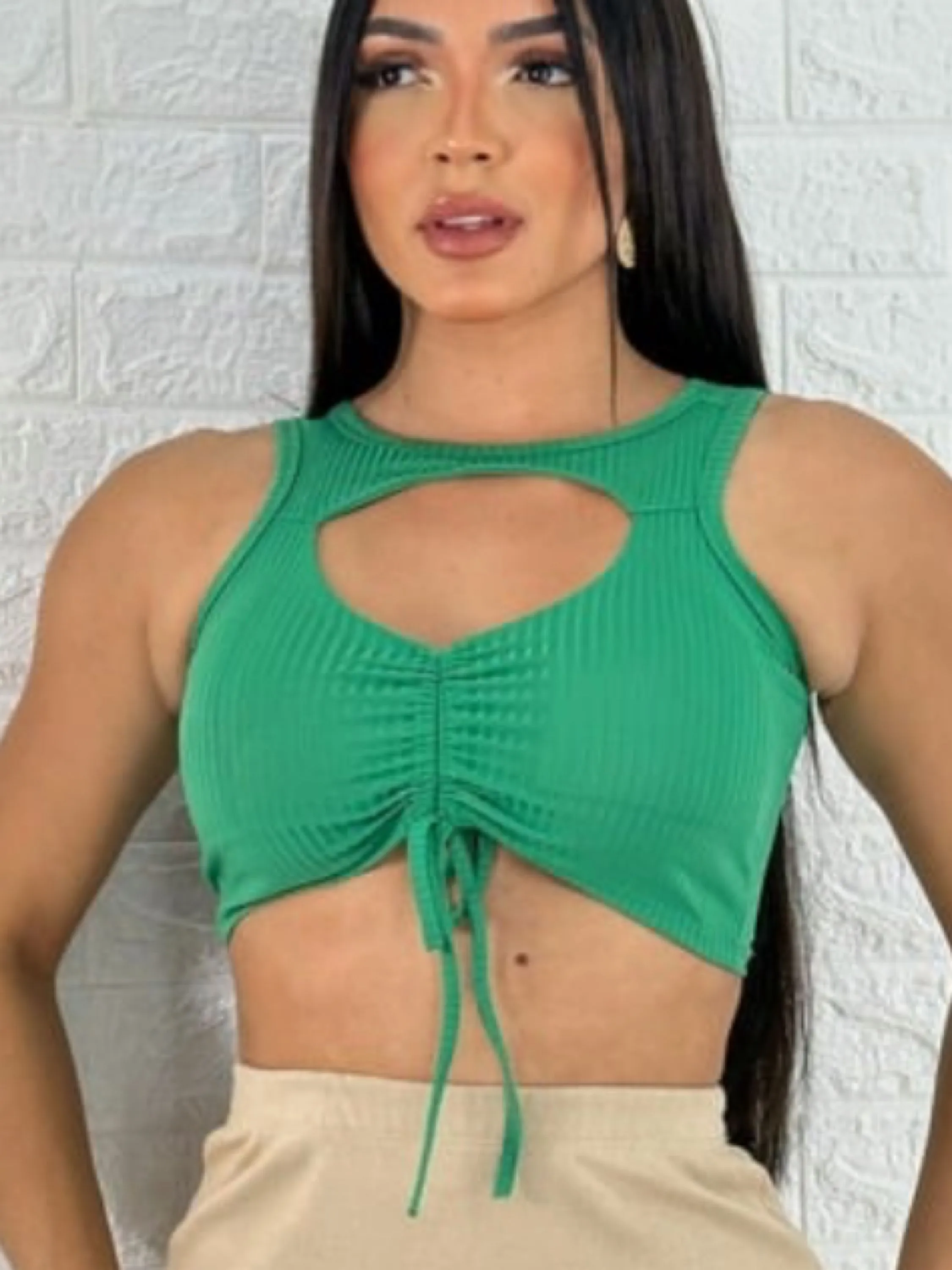 Cropped canelado com bojo