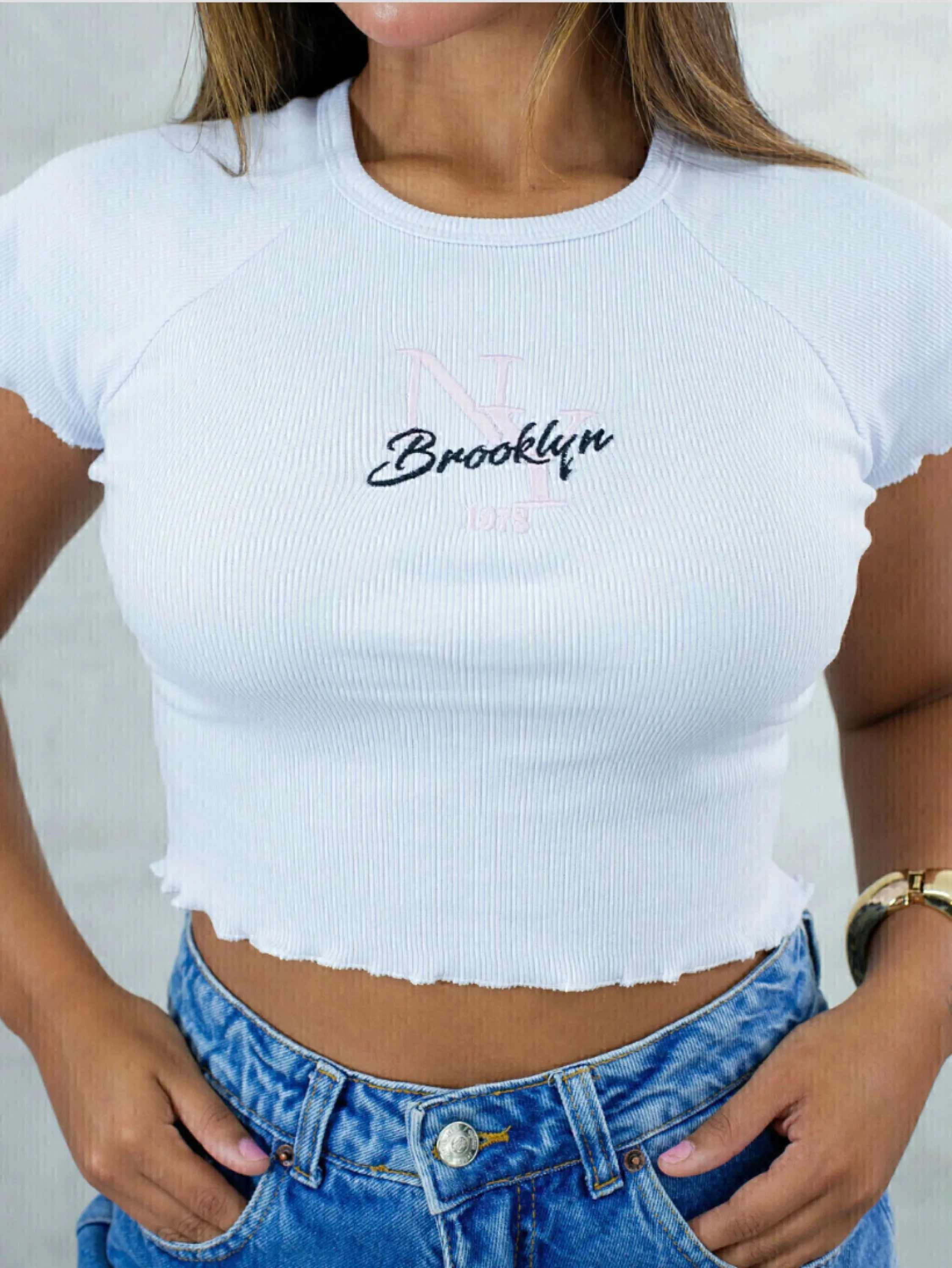 Cropped bella