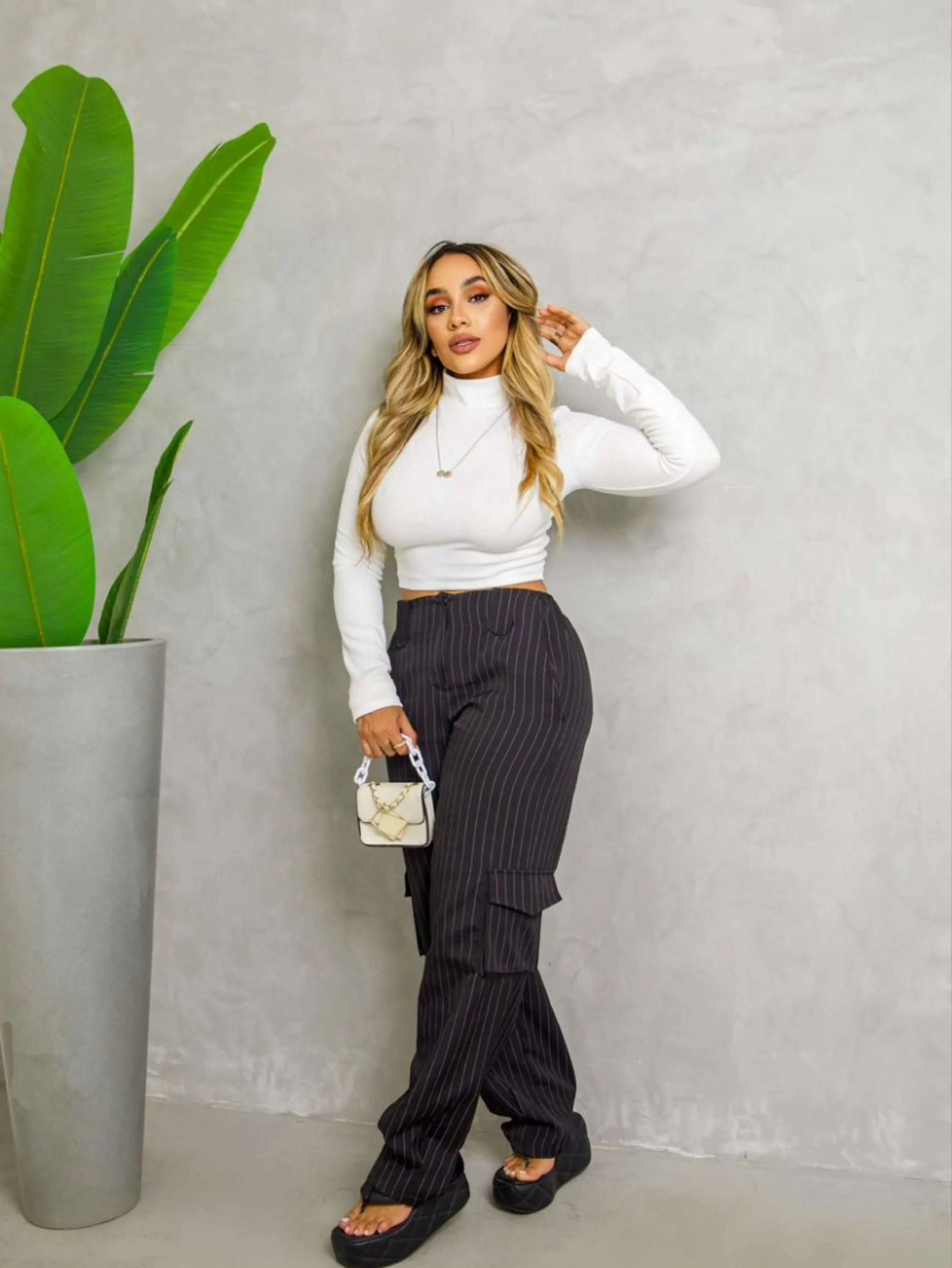 Cropped sofia