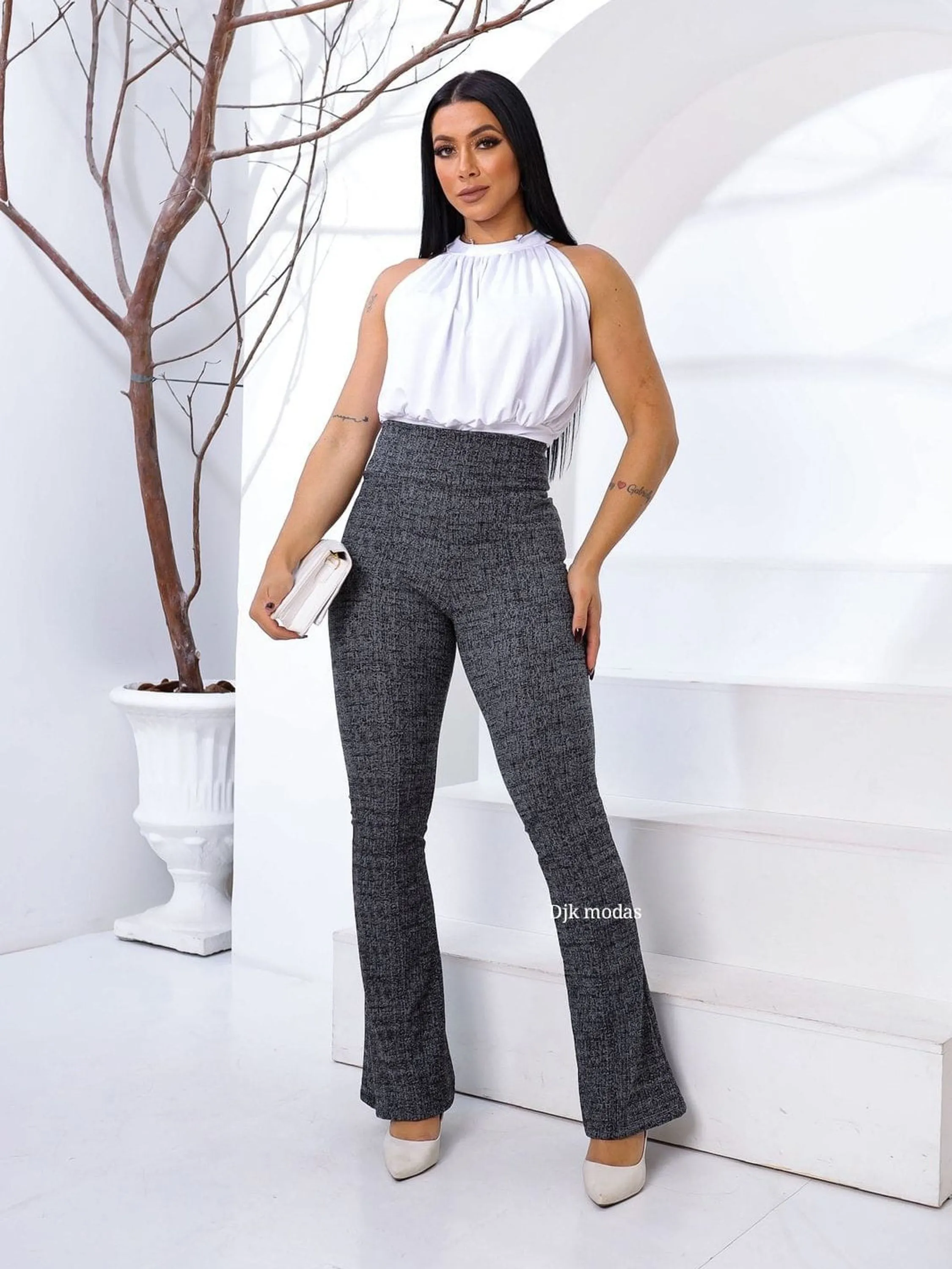 Flare feminina com bolso