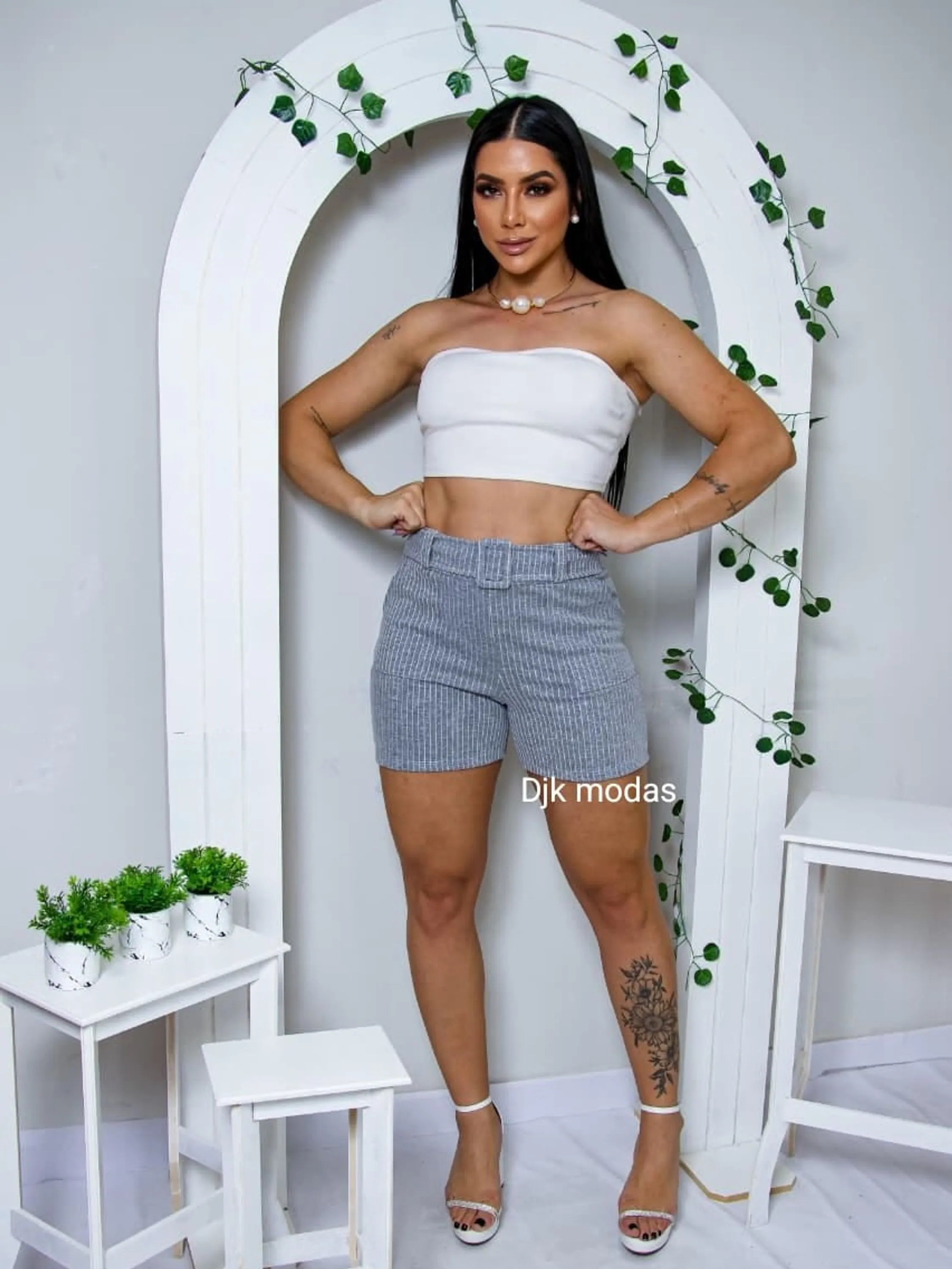 Shorts feminina com fivela