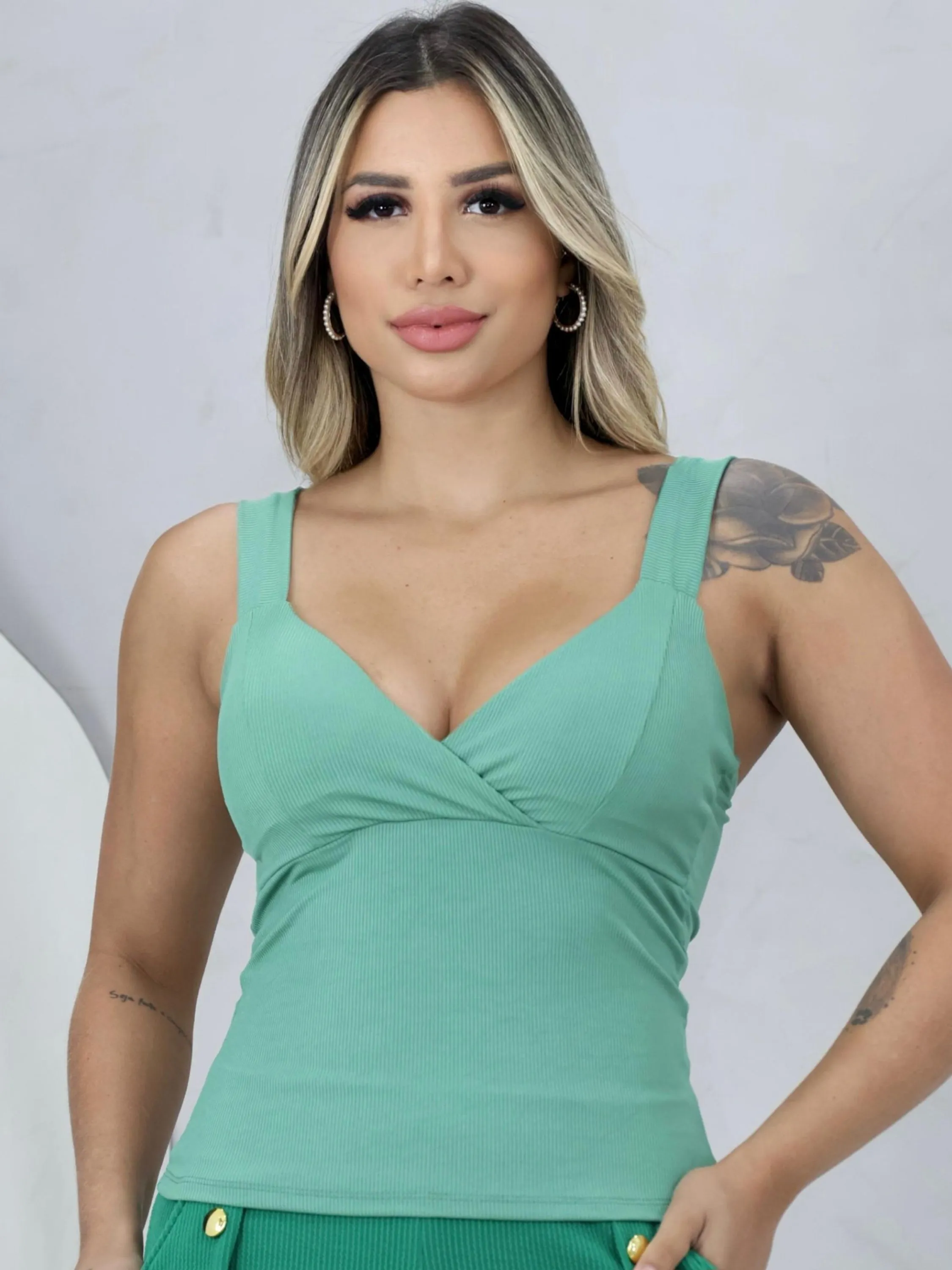 BLUSA CROPPED REGATA COM BOJO