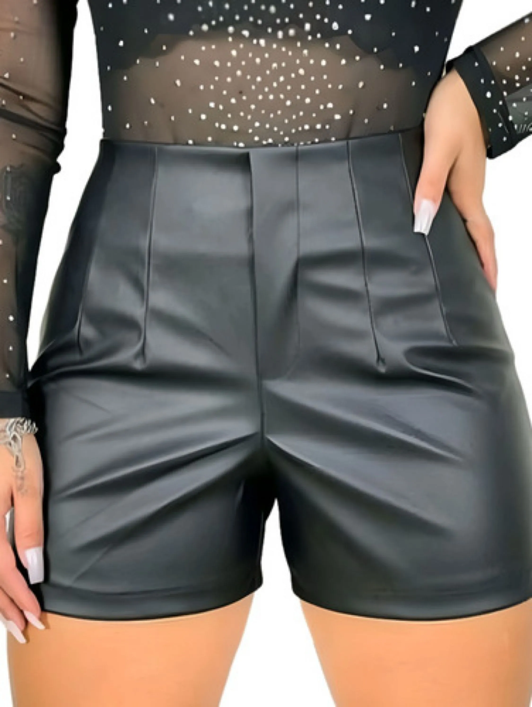 Short zara couro fake