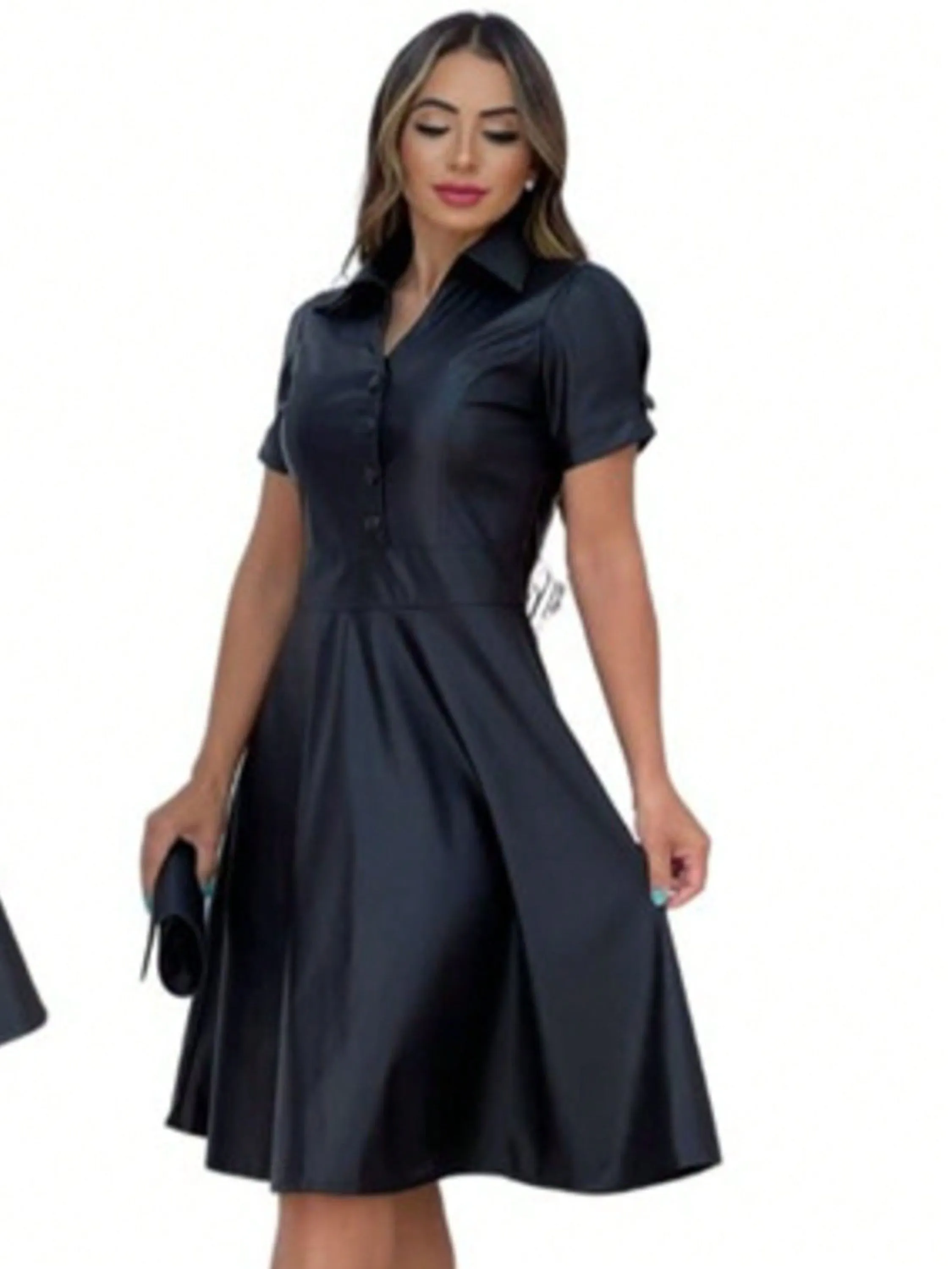 Vestido Mídi Godê com Cinto e Botões