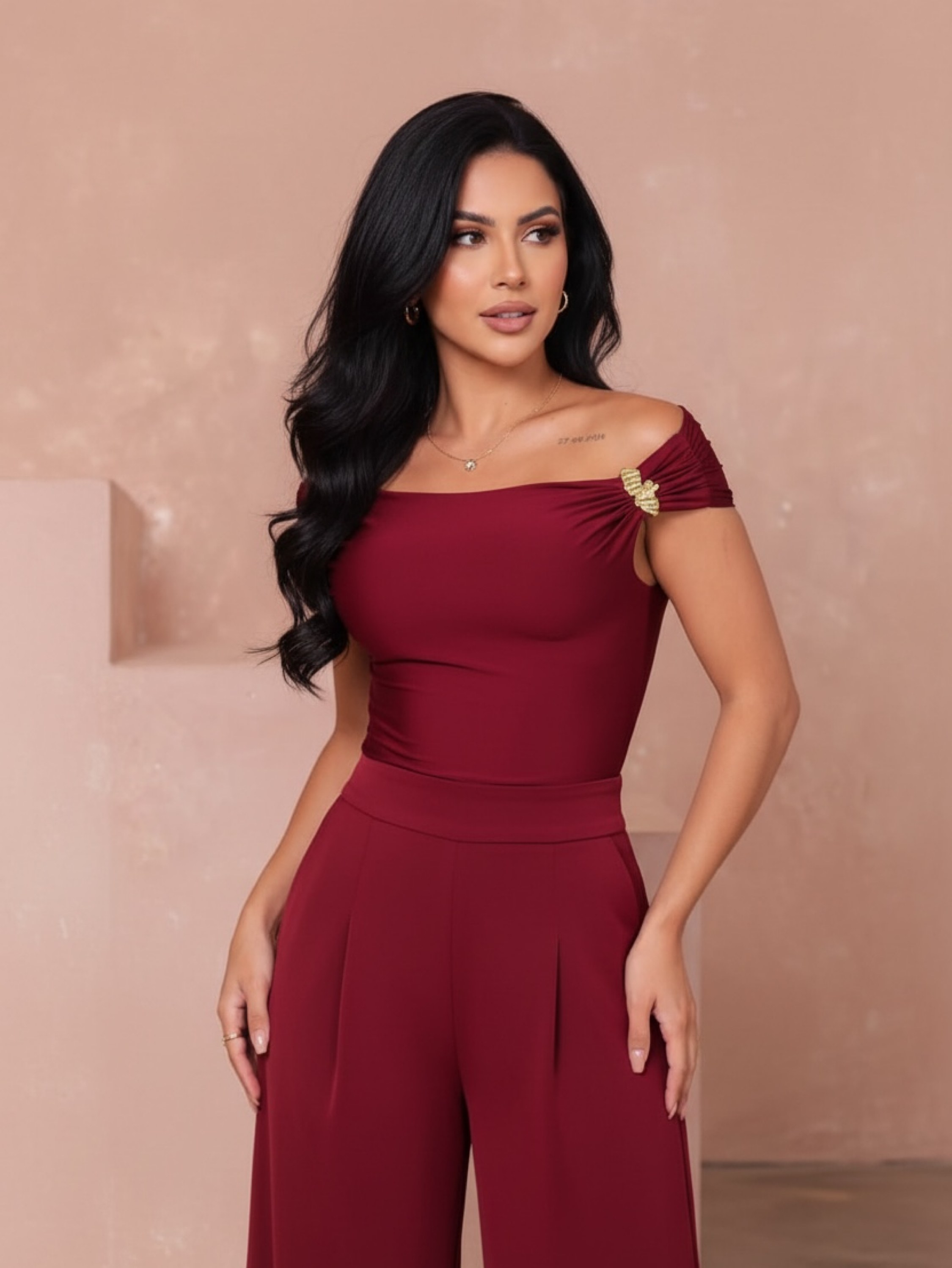 Blusa canoa Luana Suplex feminina broche