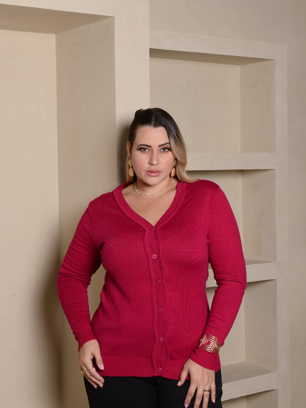 casaco feminino plus size com fechamento botões manga longa