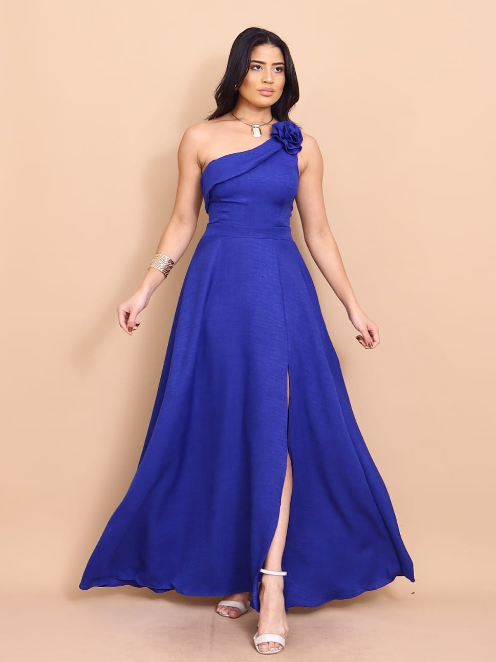 Vestido longo Luxo liso duna linho com fenda um ombro3145