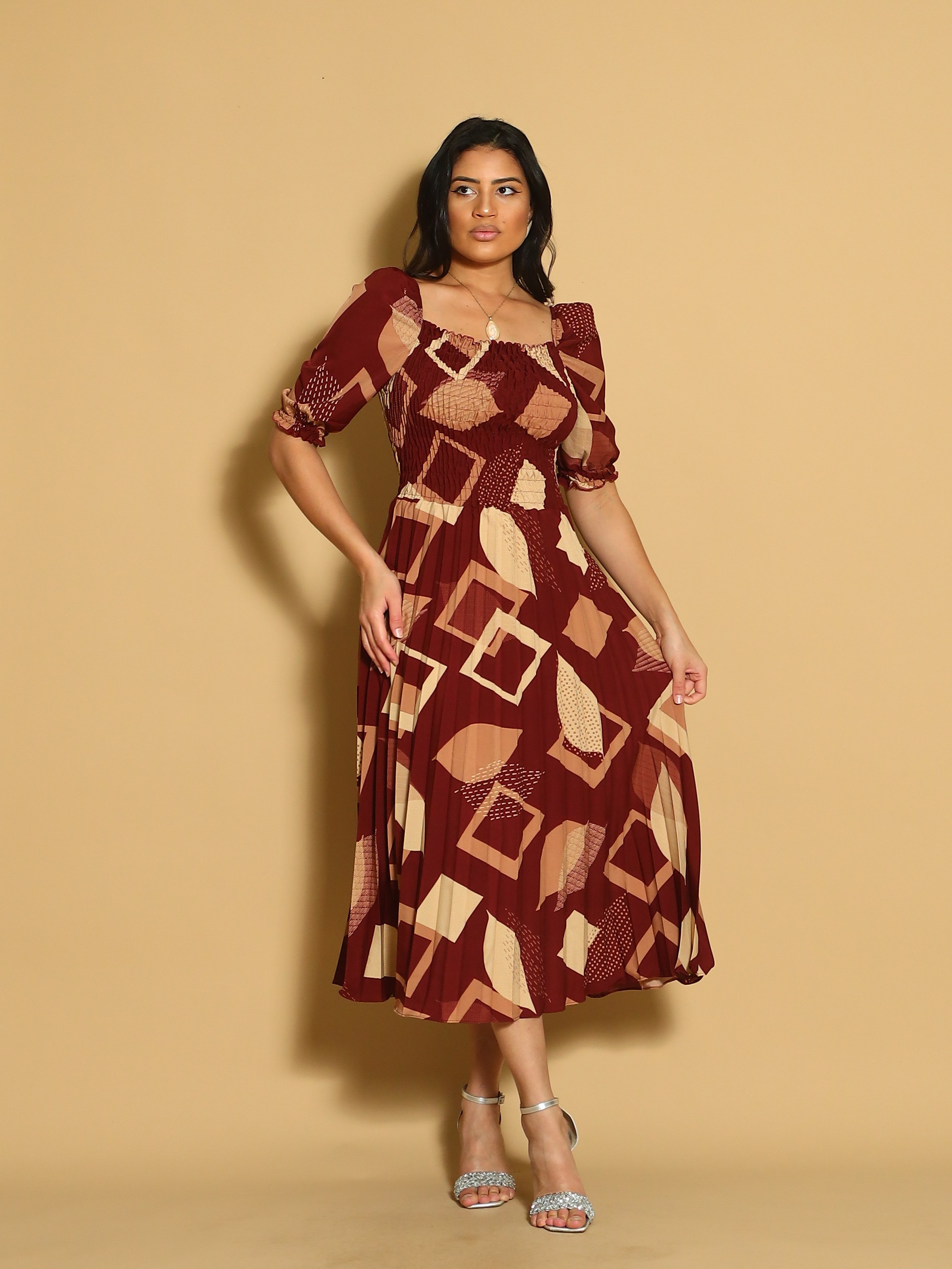 Vestido midi elegante plissado crepinho manga curta 44168