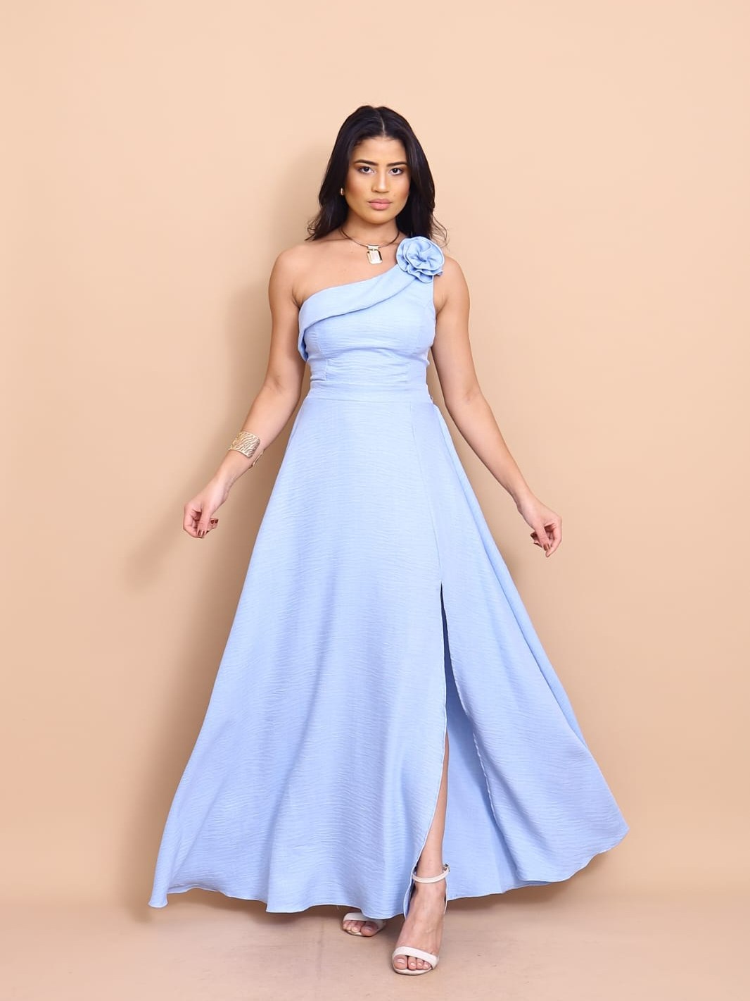 Vestido longo  duna linho com fenda e flores um ombro 3145