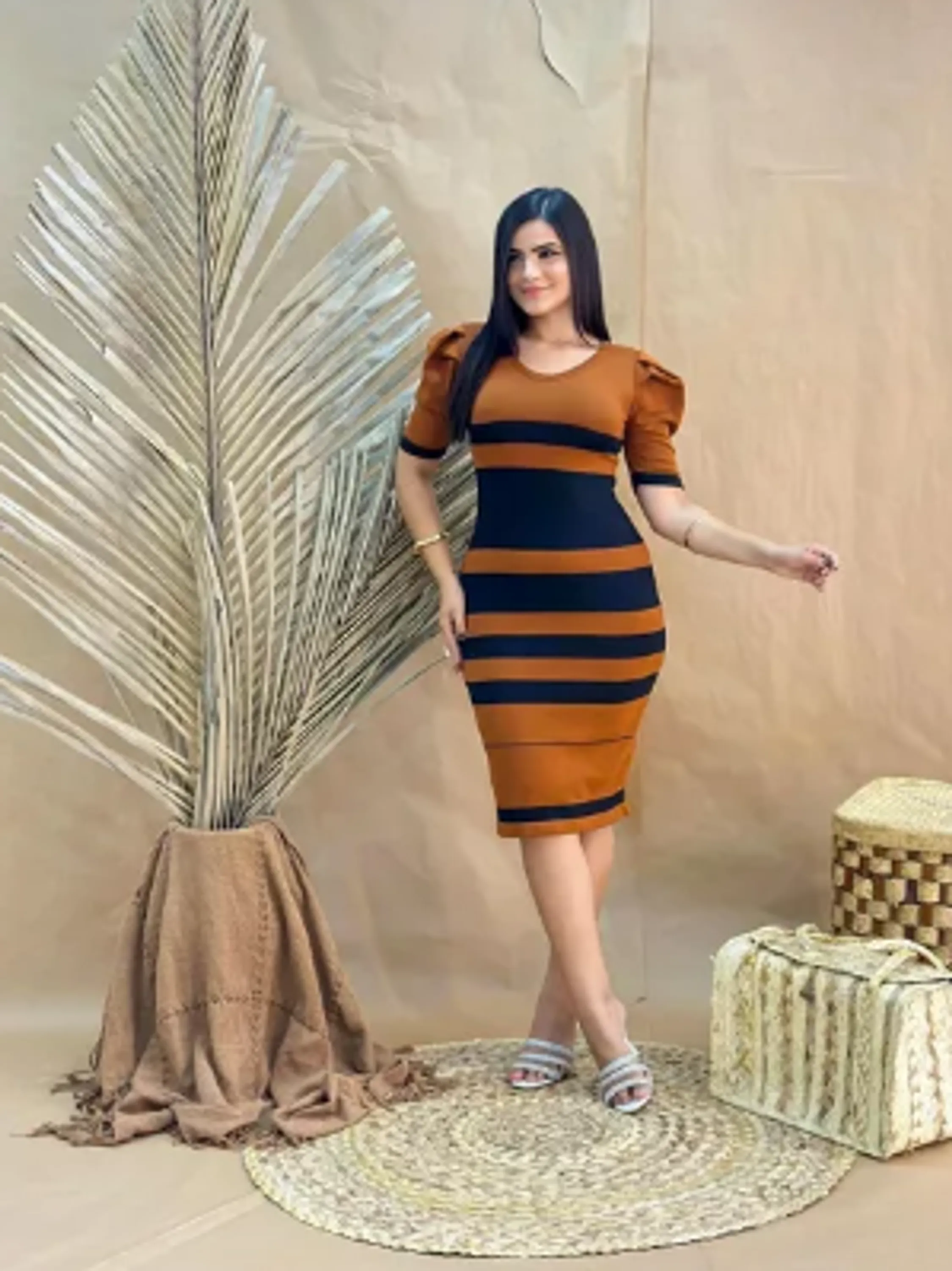 Vestido Tricô Midi Manga Curta Princesa Gola V Listrado