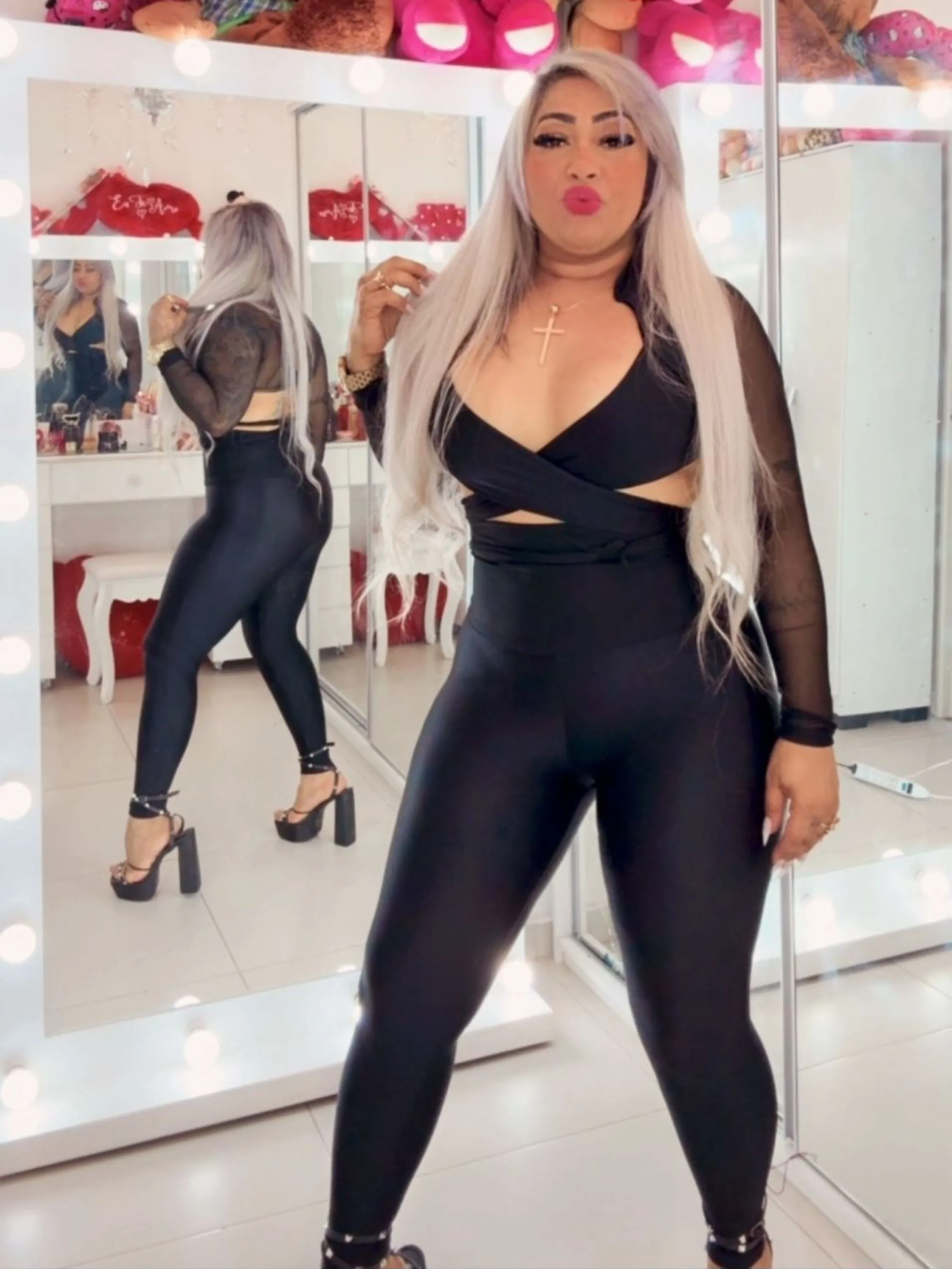 Macacão Feminino Manga Longa em Tule
