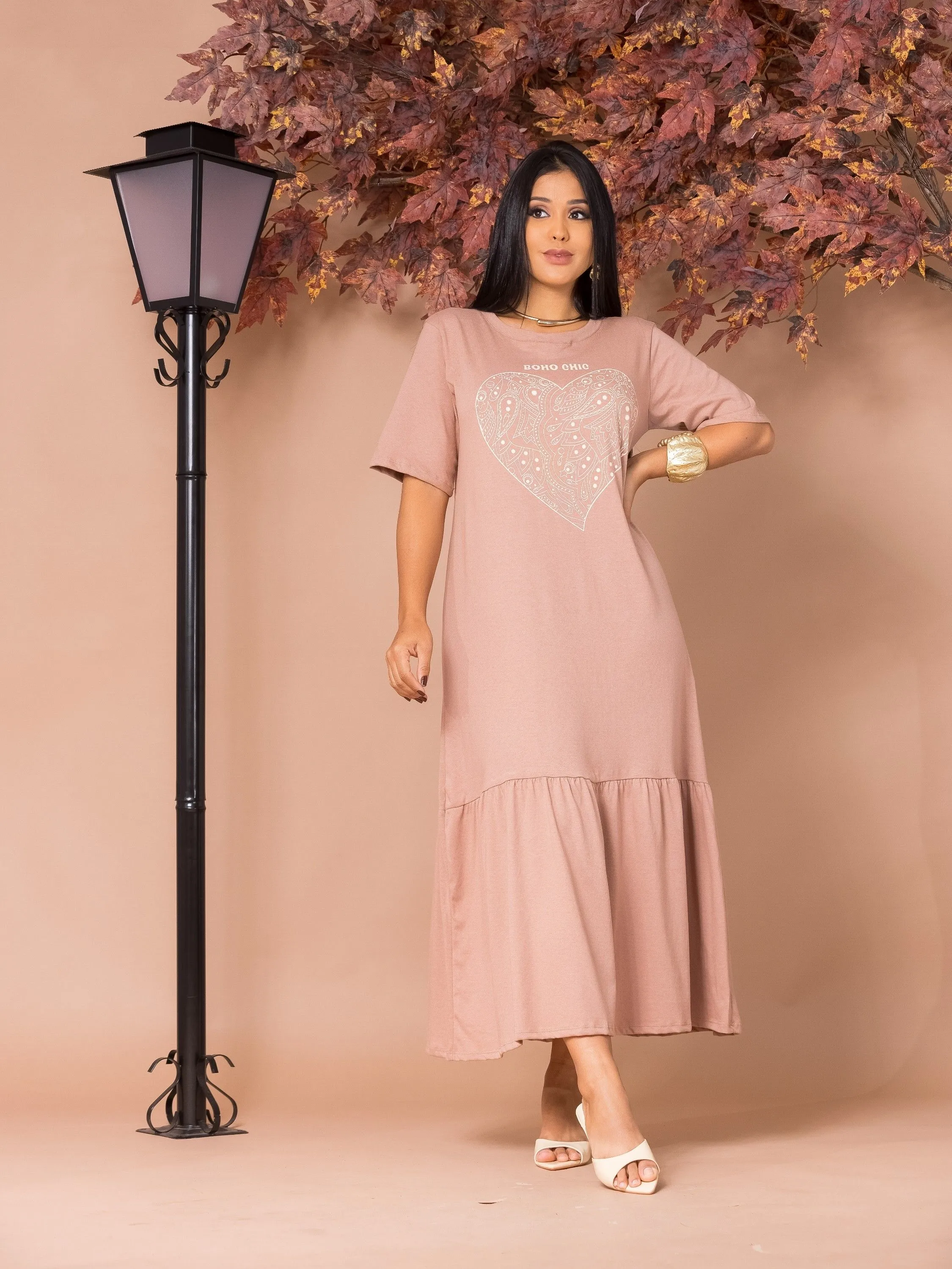 Vestido estampado longo com babado