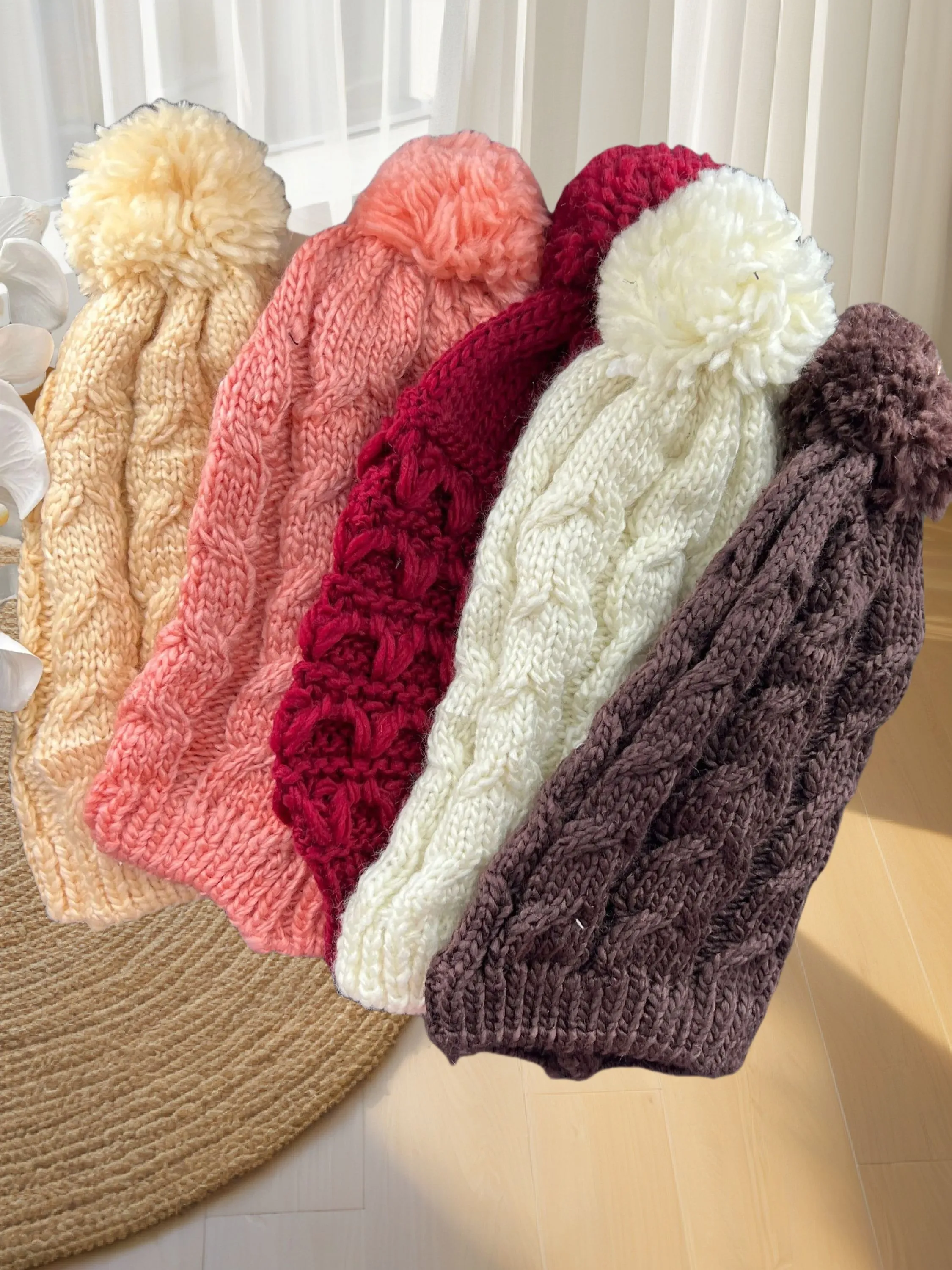 KIT 12 Gorro de lã feminino com pompom, várias cores