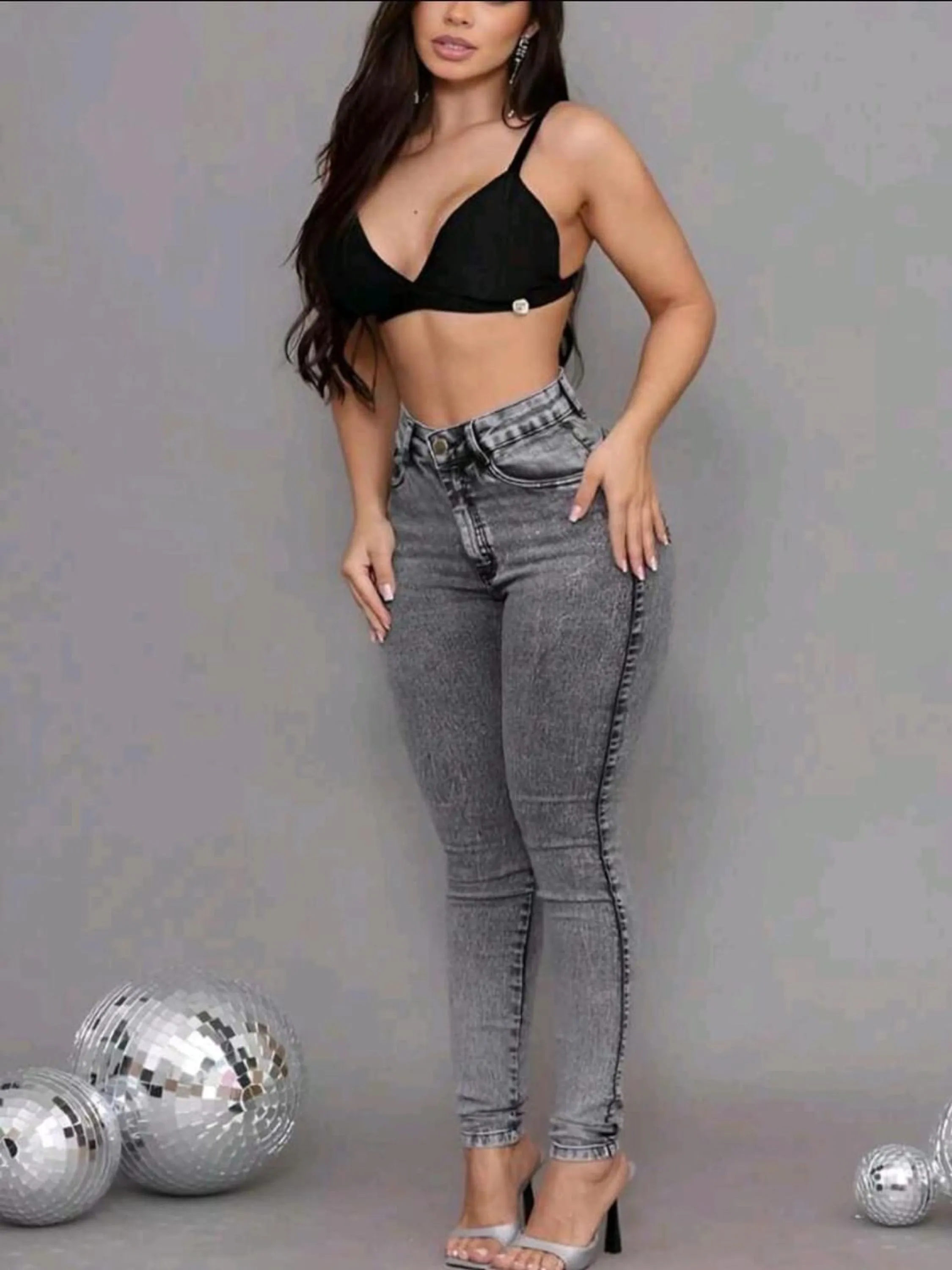 Calça Skinny Grafite Com Lycra.