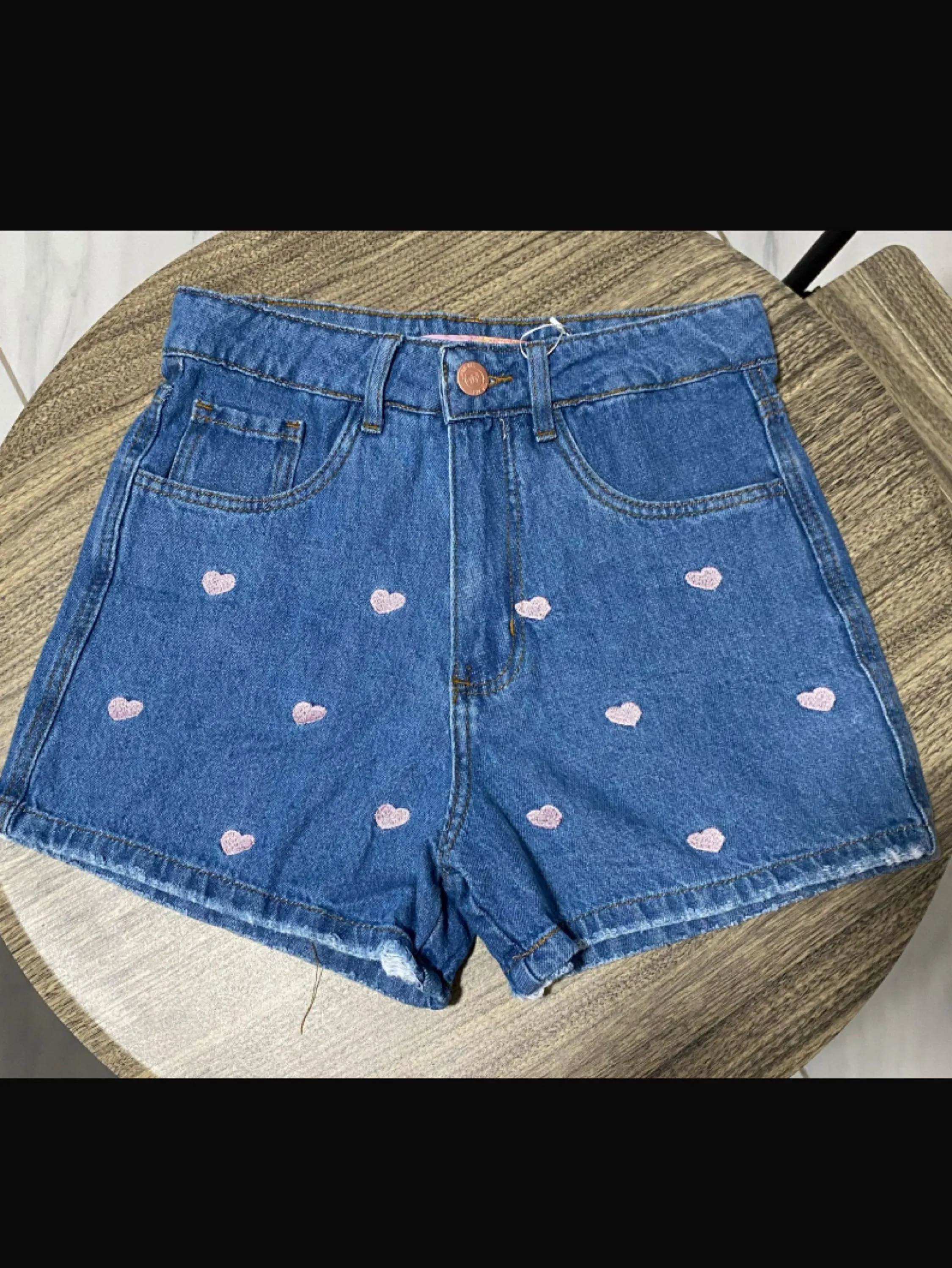 Short bordado coração rosa