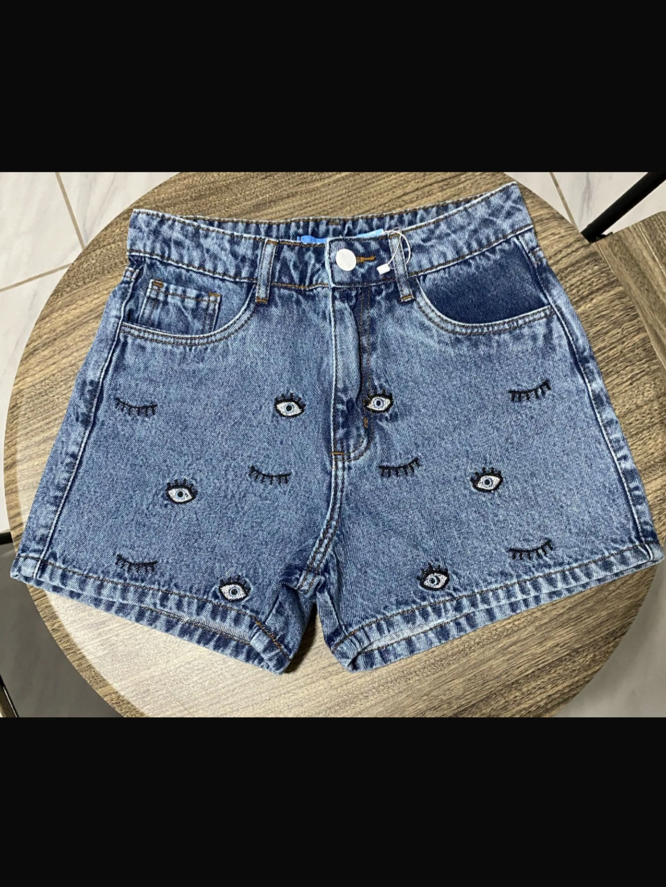 Short bordado olho grego