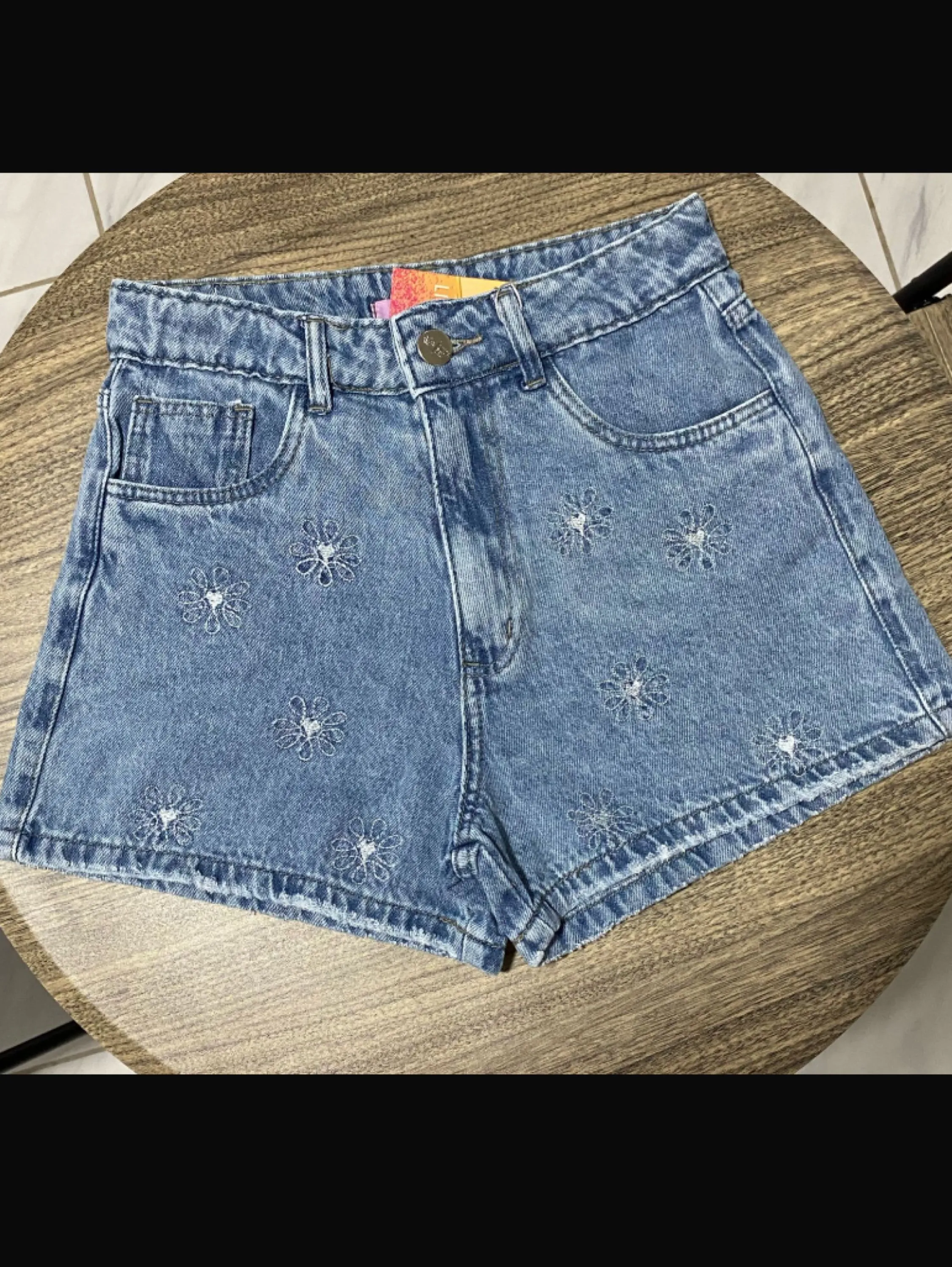 Short bordado flor