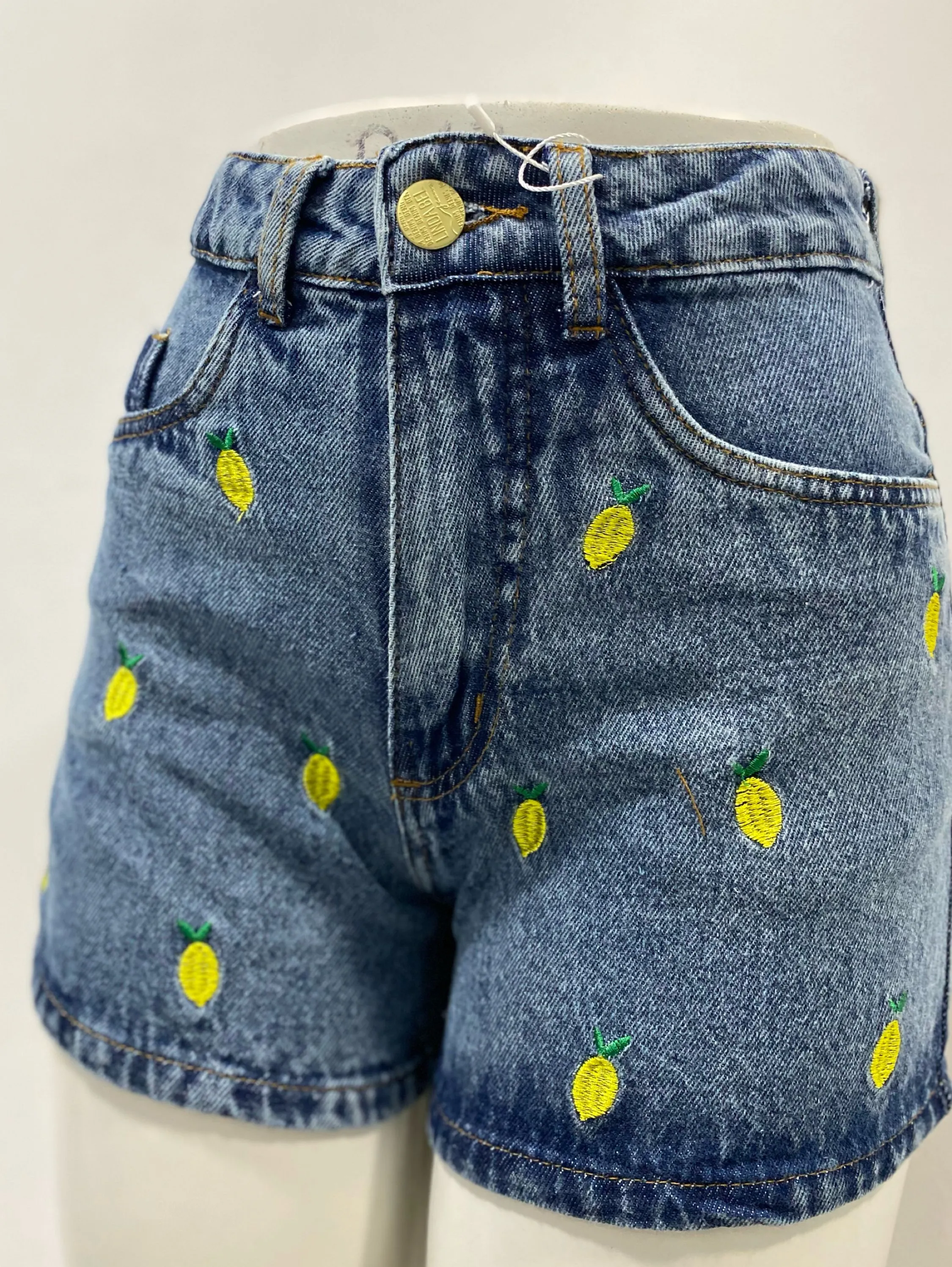 Short bordado abacaxi