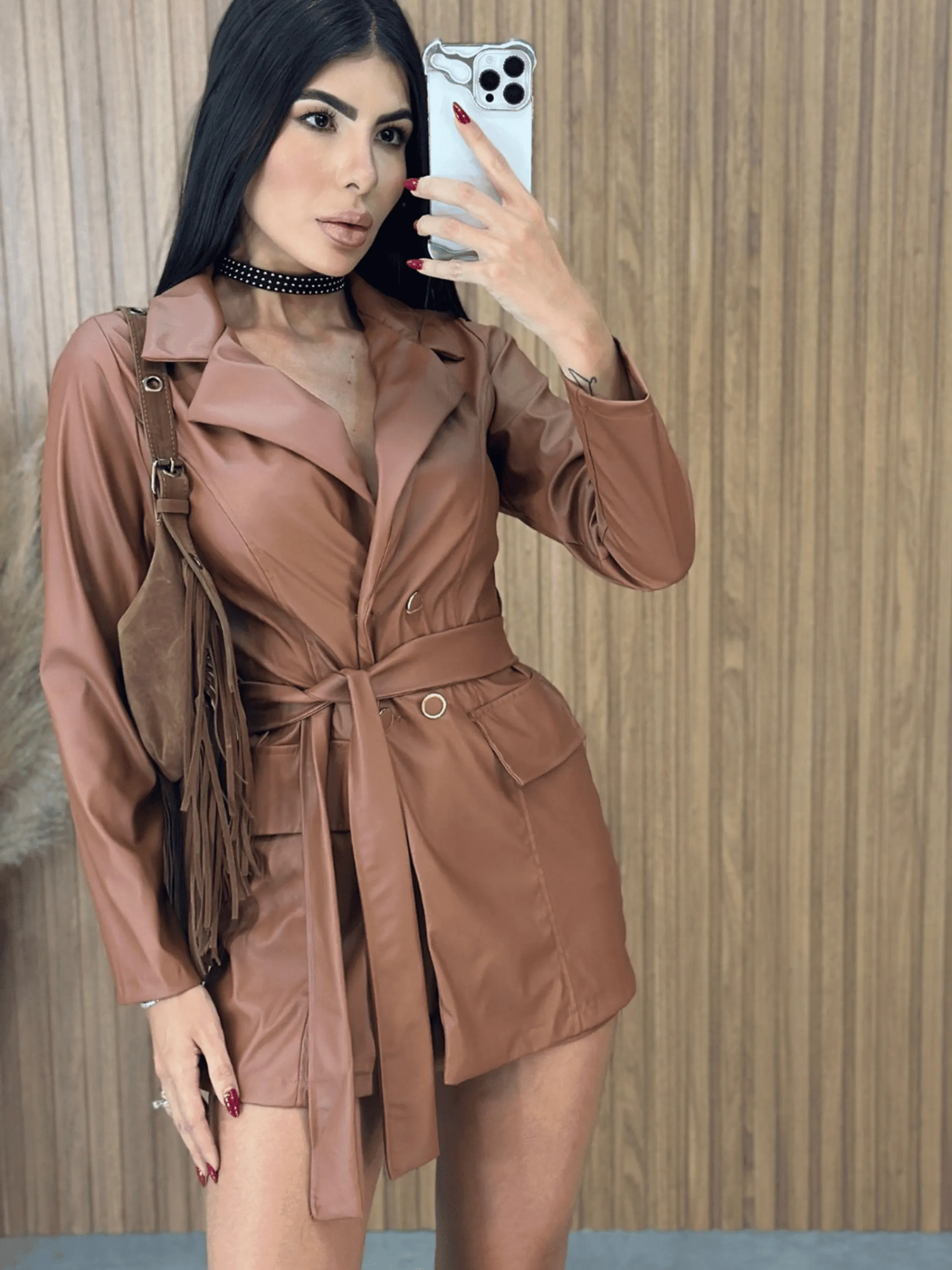 Macaquinho Blazer Couro Manga Longa e Botões