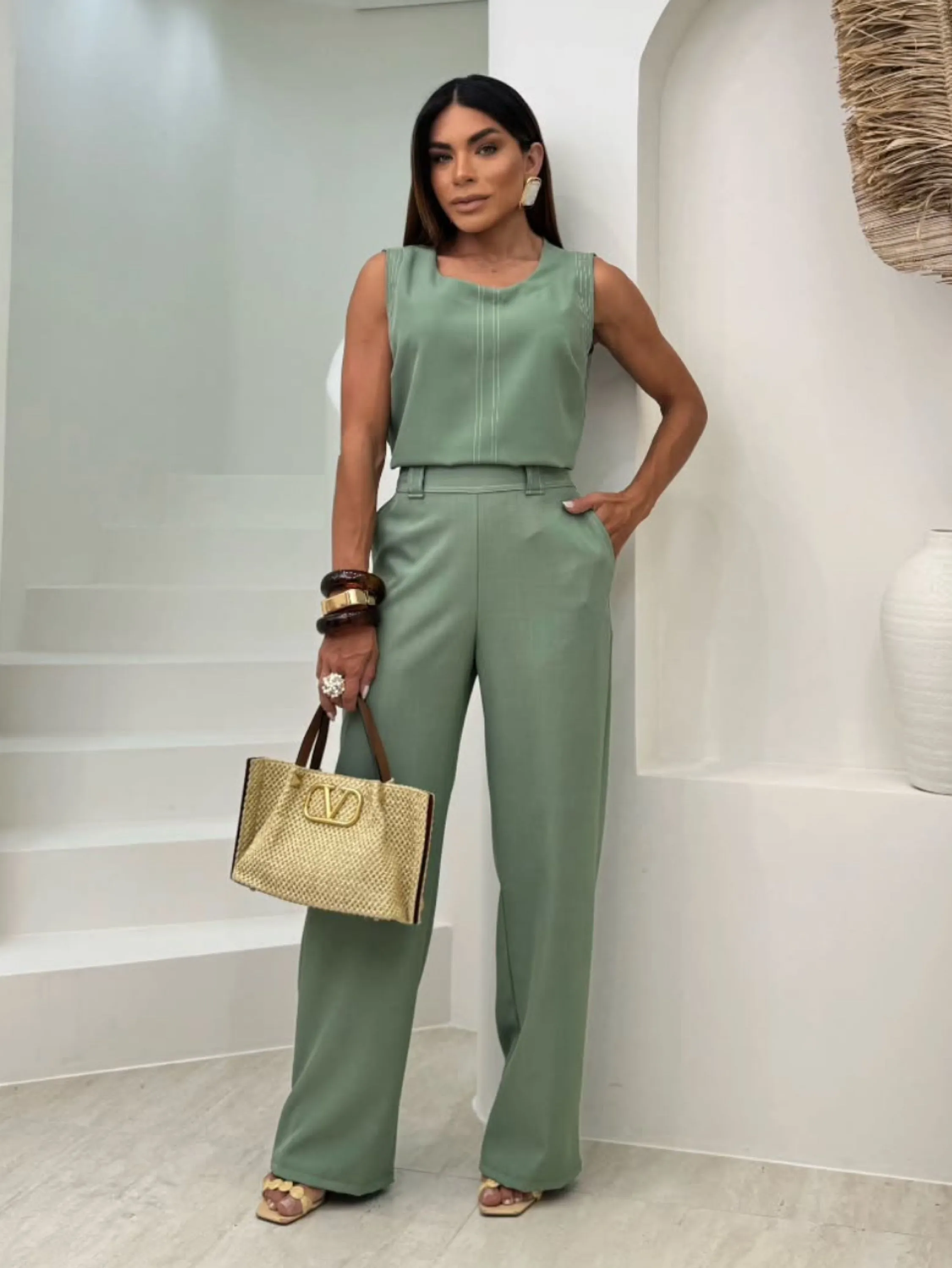 Conjunto Feminino  De Calça Pantalona E Blusa Regata