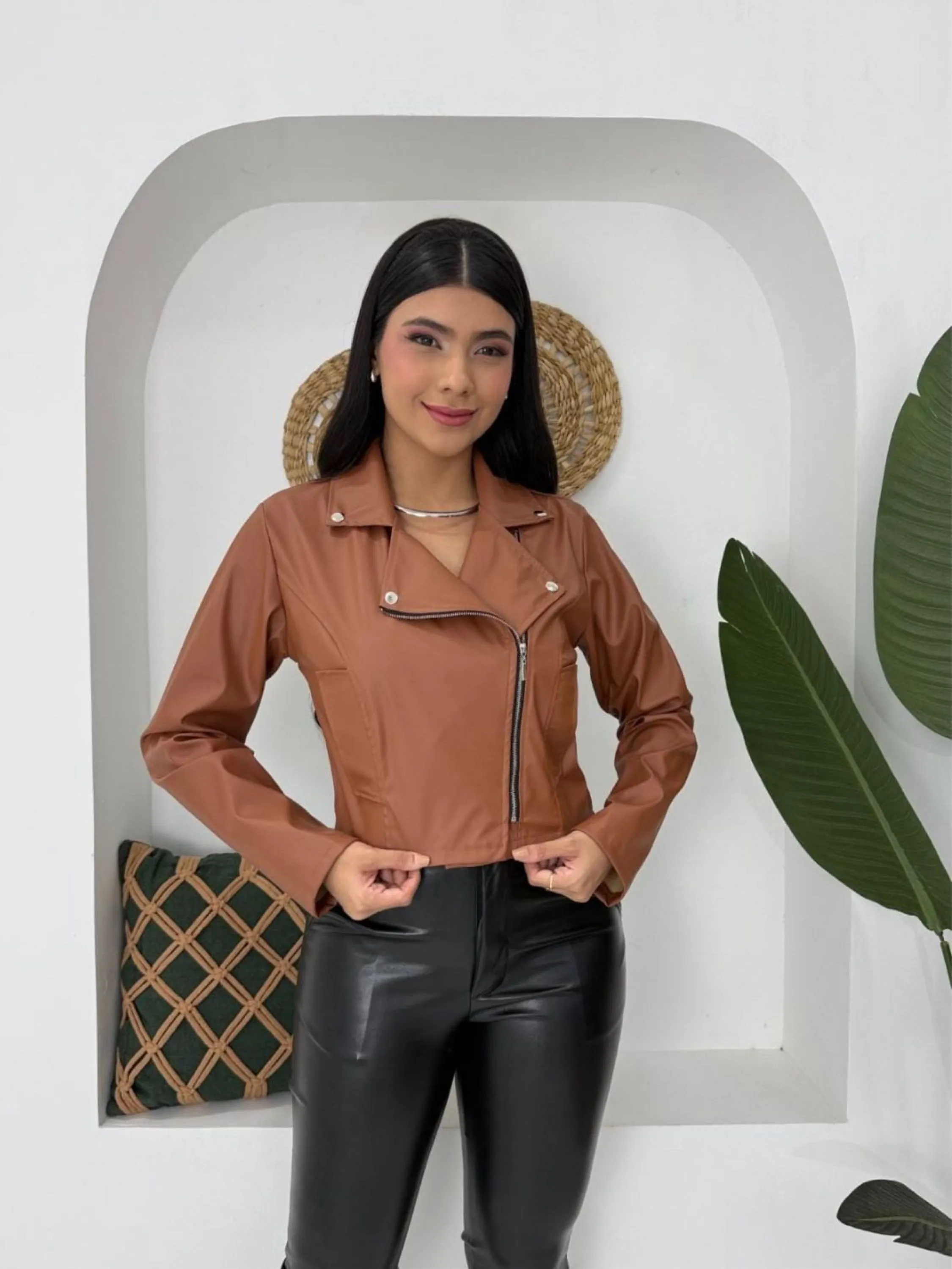 Elegante Chaqueta Motoqueiro De Couro