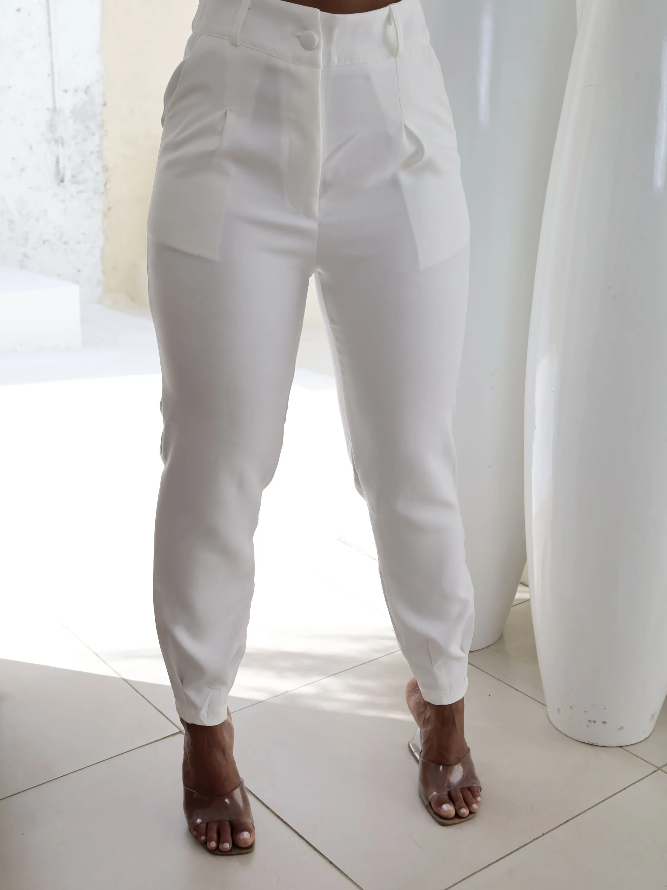 Calça alfaiataria com cinto