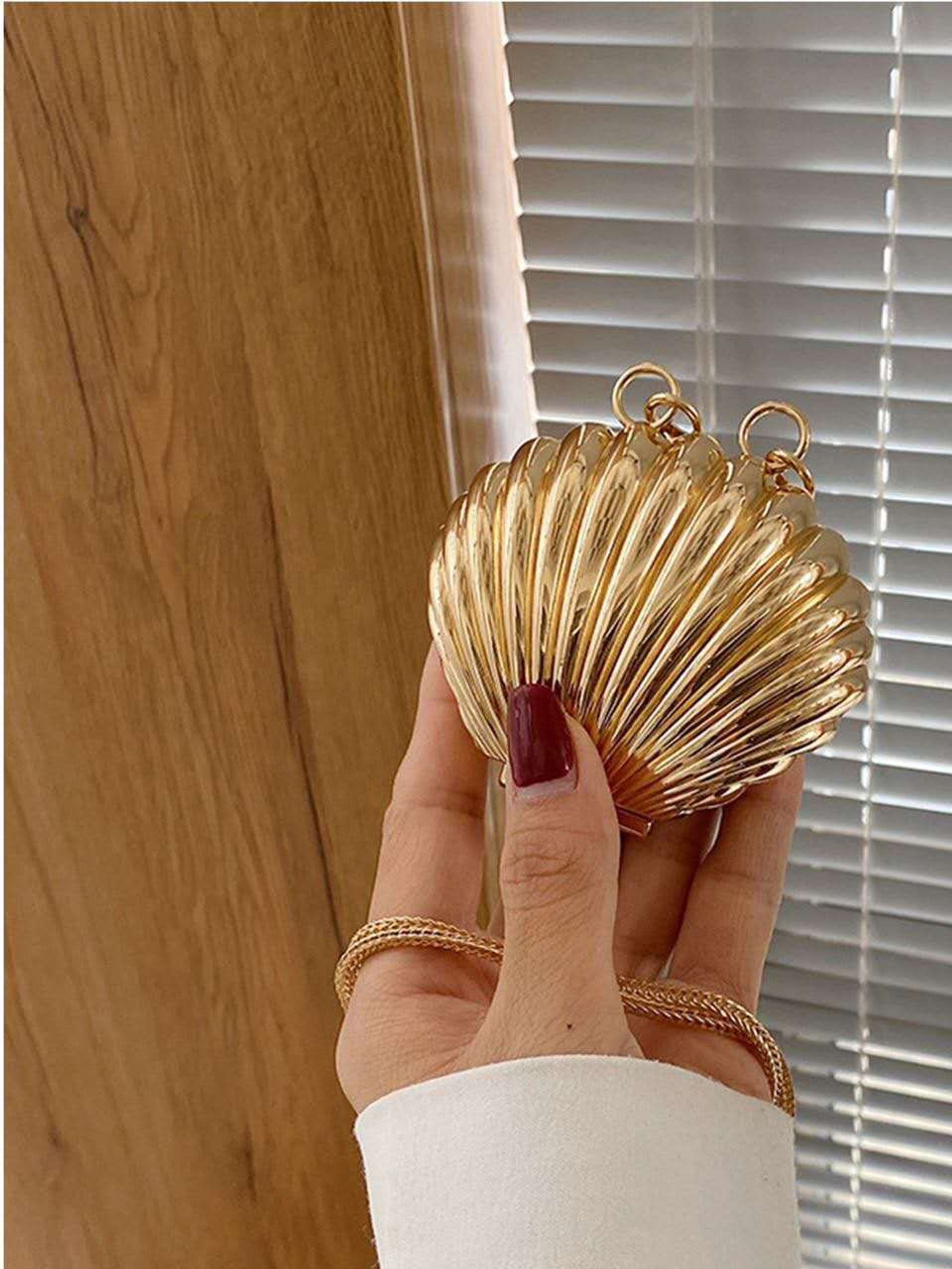 Mini bolsa de festa em concha