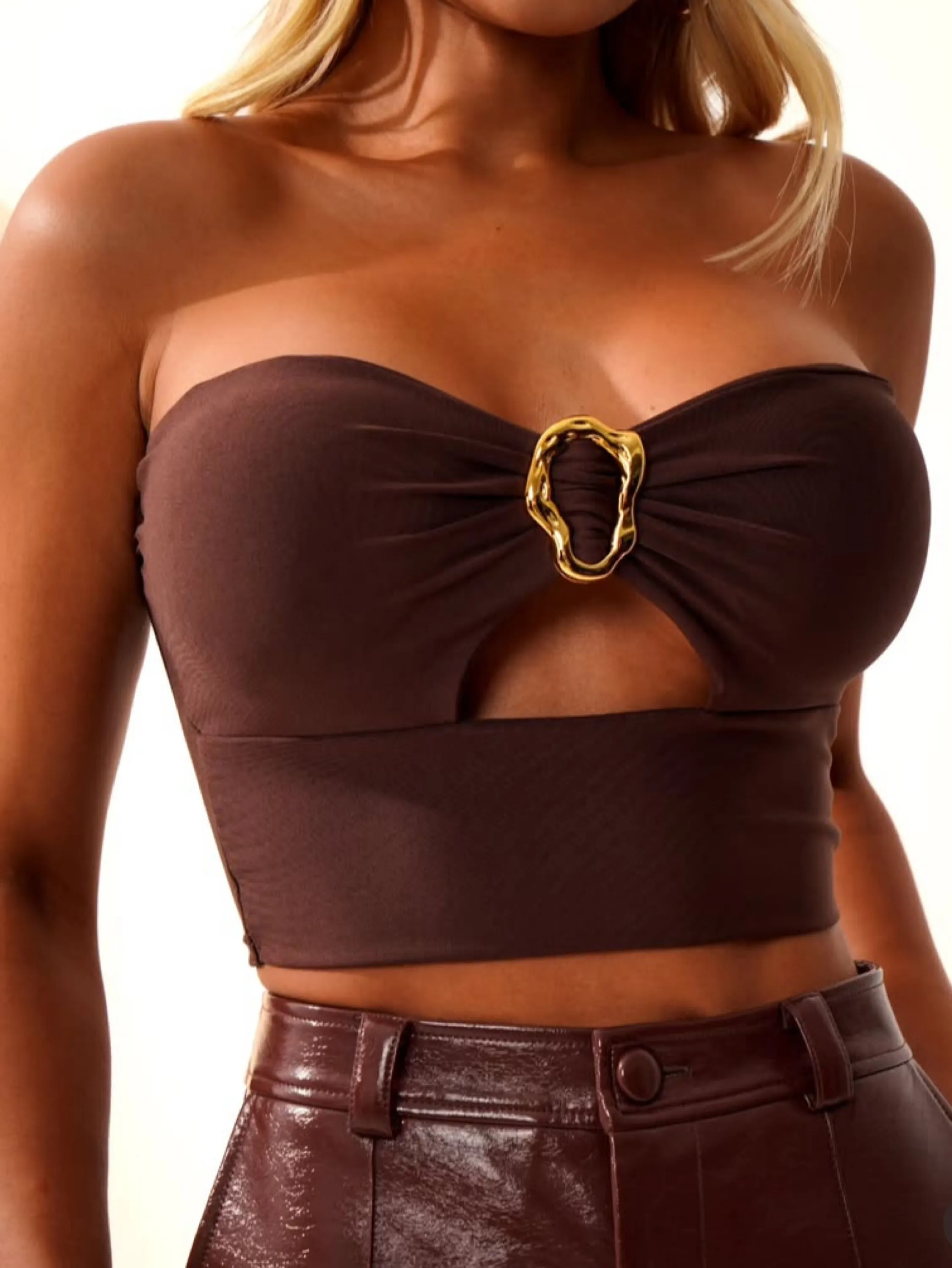 Cropped Top faixa de fivela com bojo