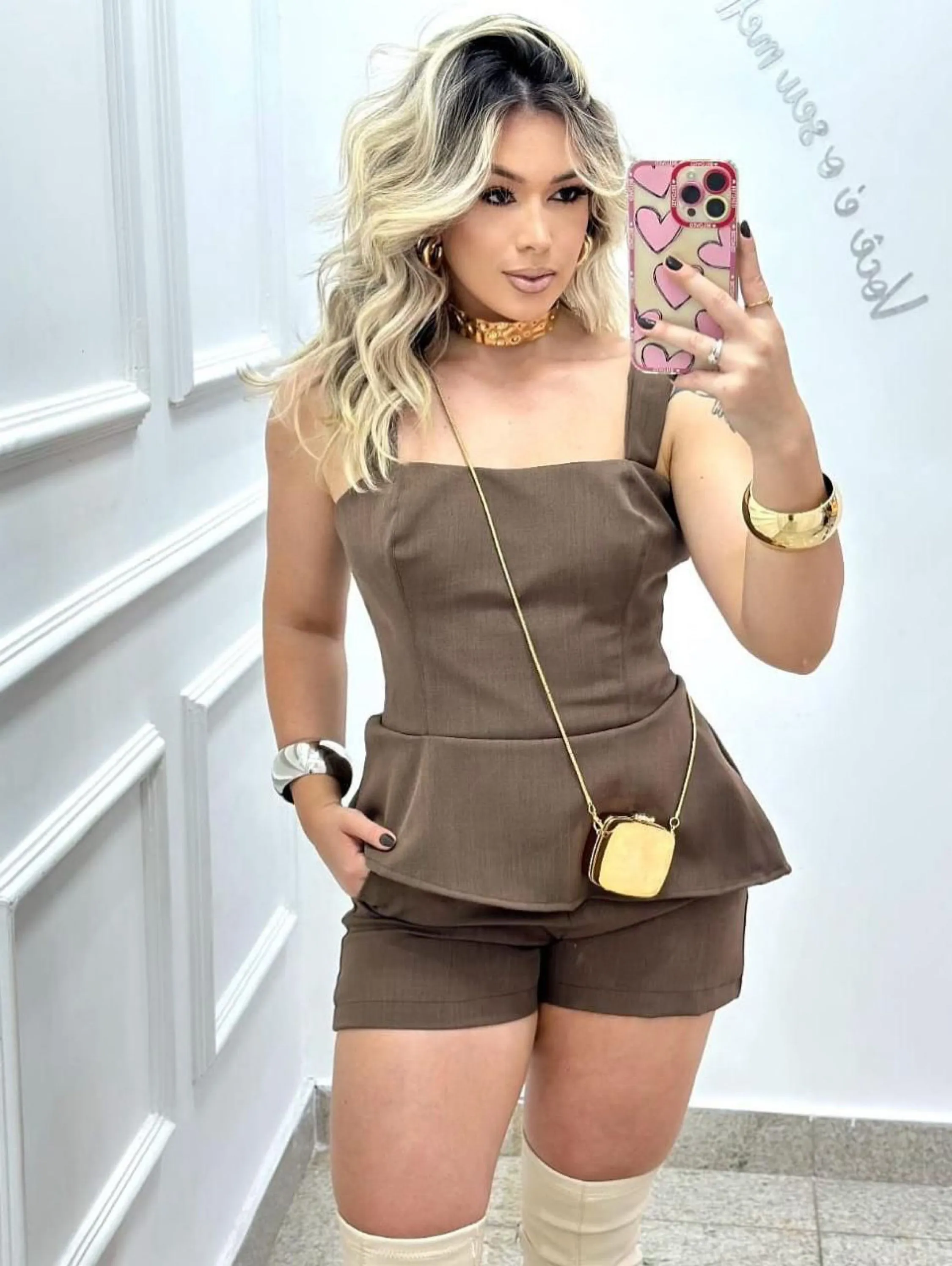 Conjunto de shorts com blusa peplum