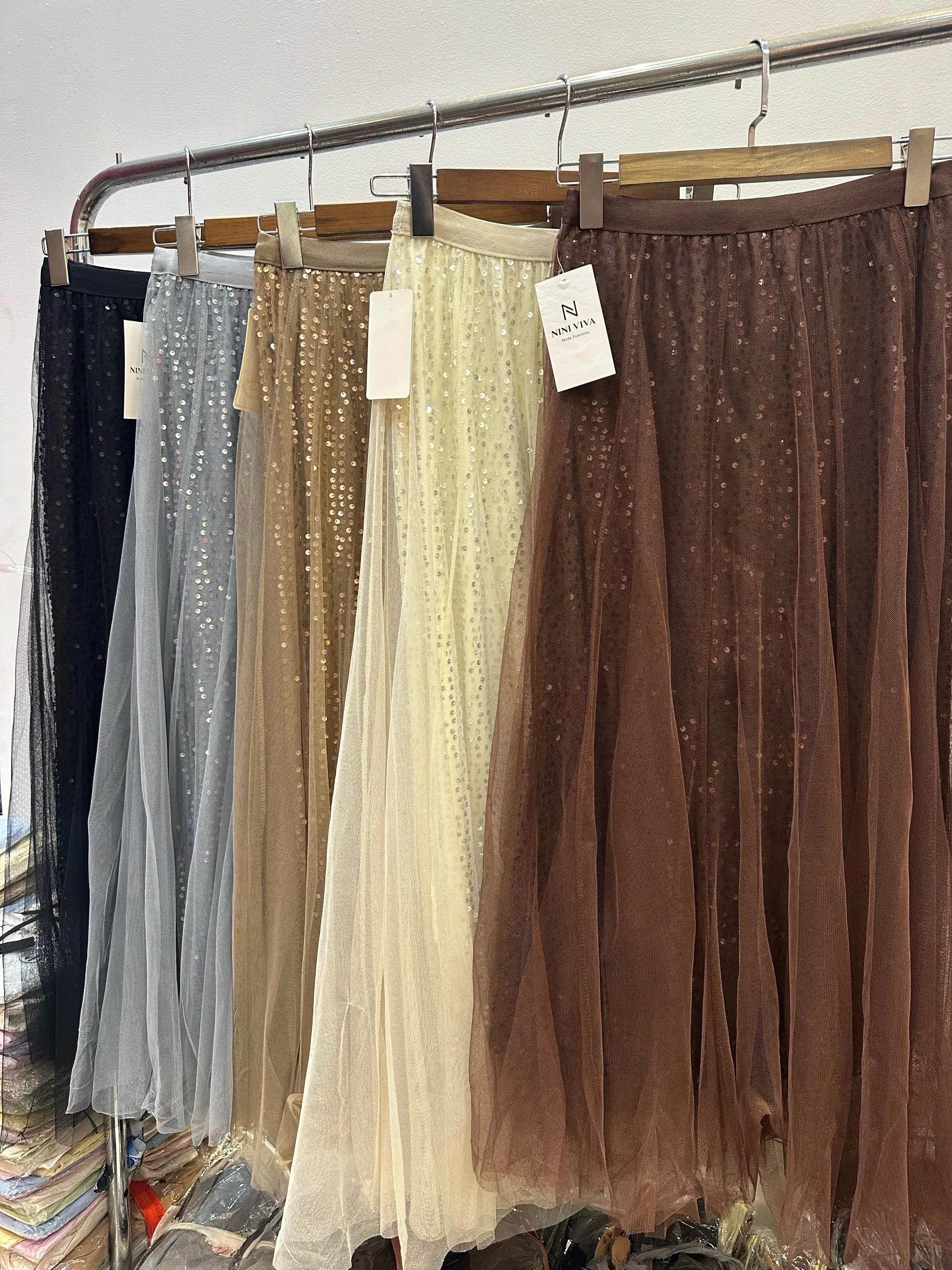 Saia tule com brilho