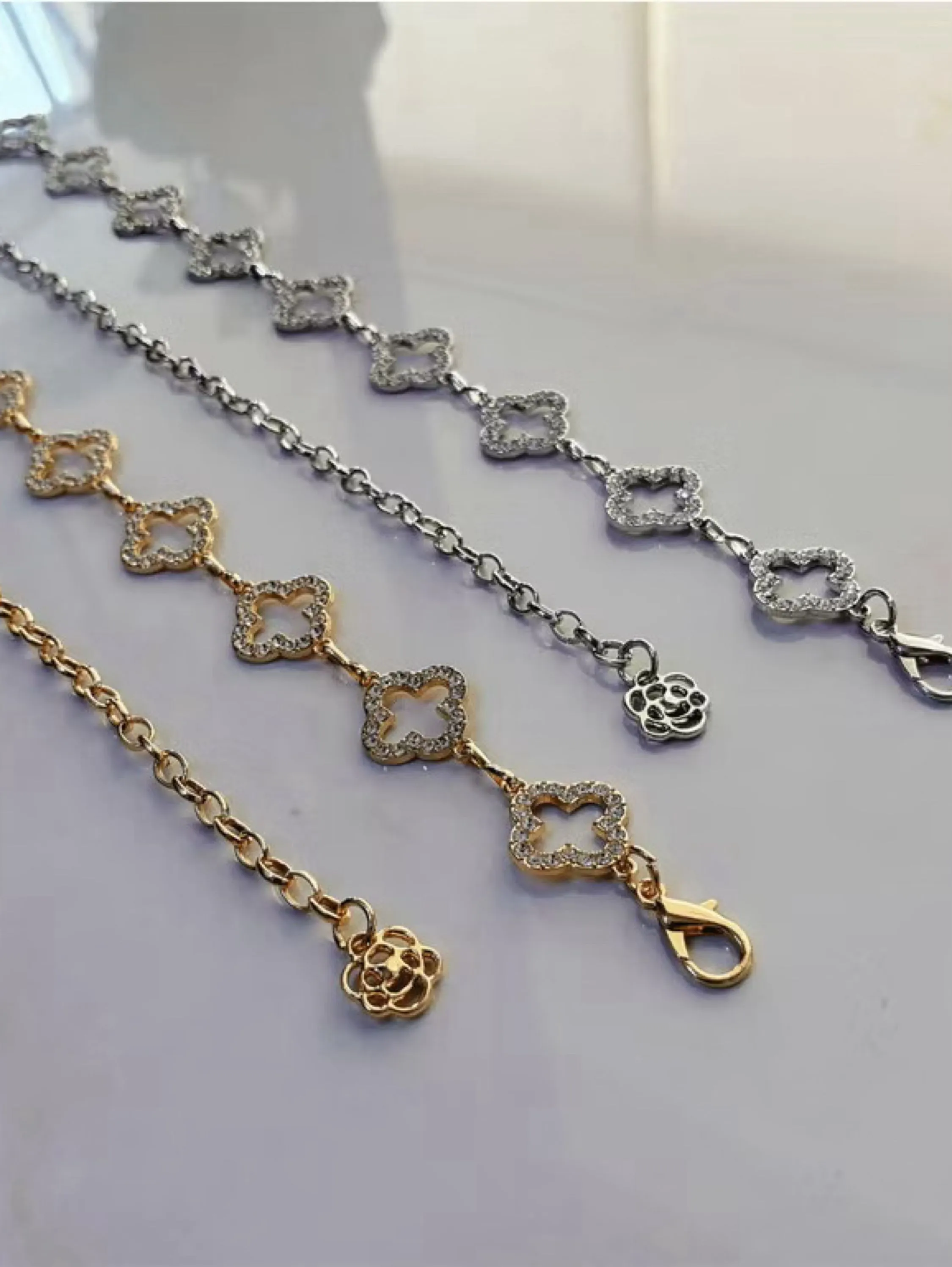 Corrente Flor da Sorte Pedrinhas Brilhante