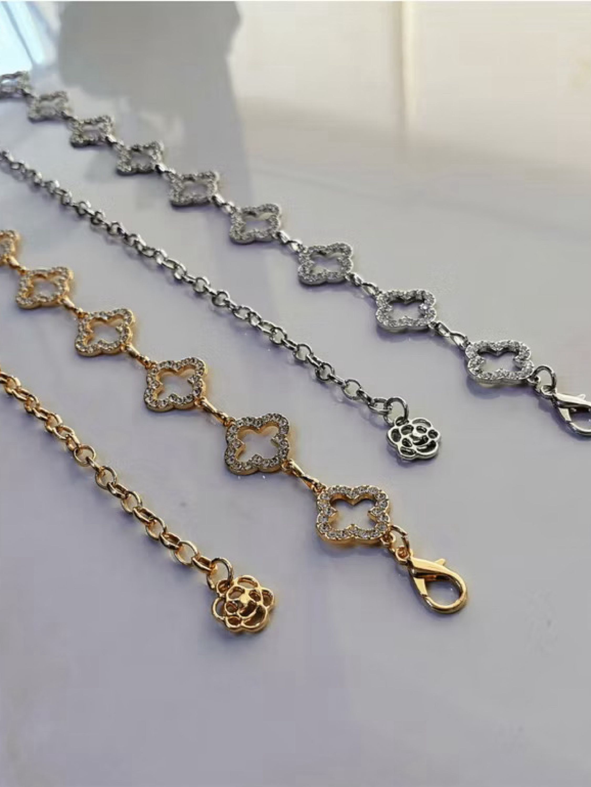 Corrente Flor da Sorte Pedrinhas Brilhante