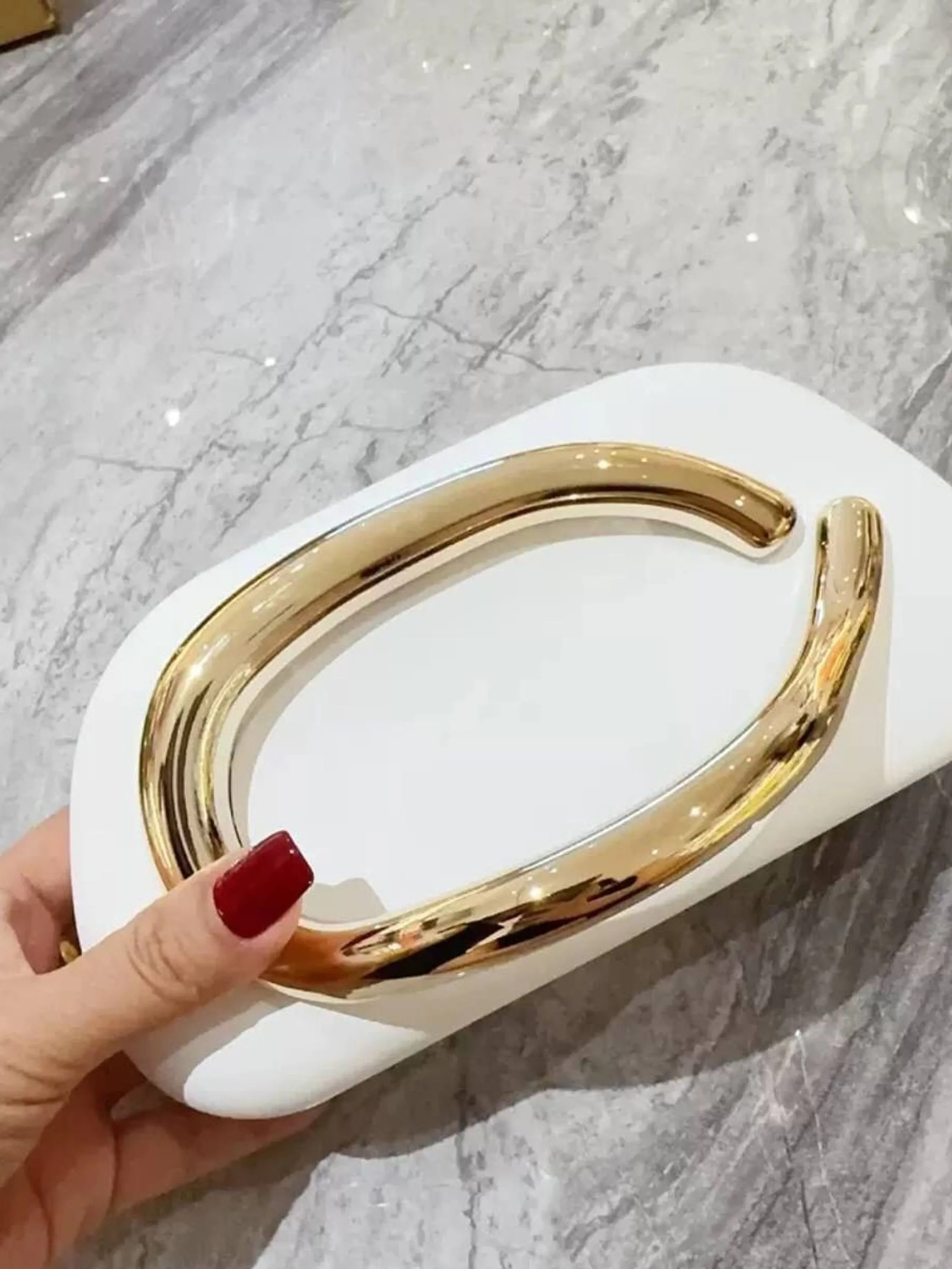 Bolsa de metal com corrente (de mão/transversal)