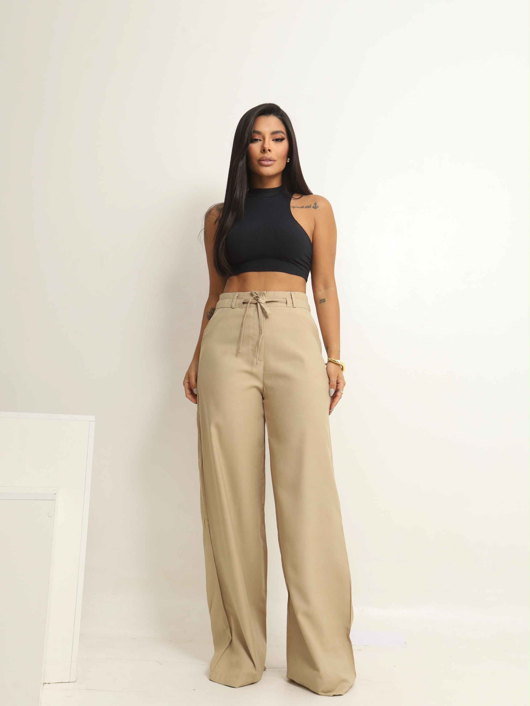 Calça Pantalona Alfaiataria Cintura Alta com Amarração