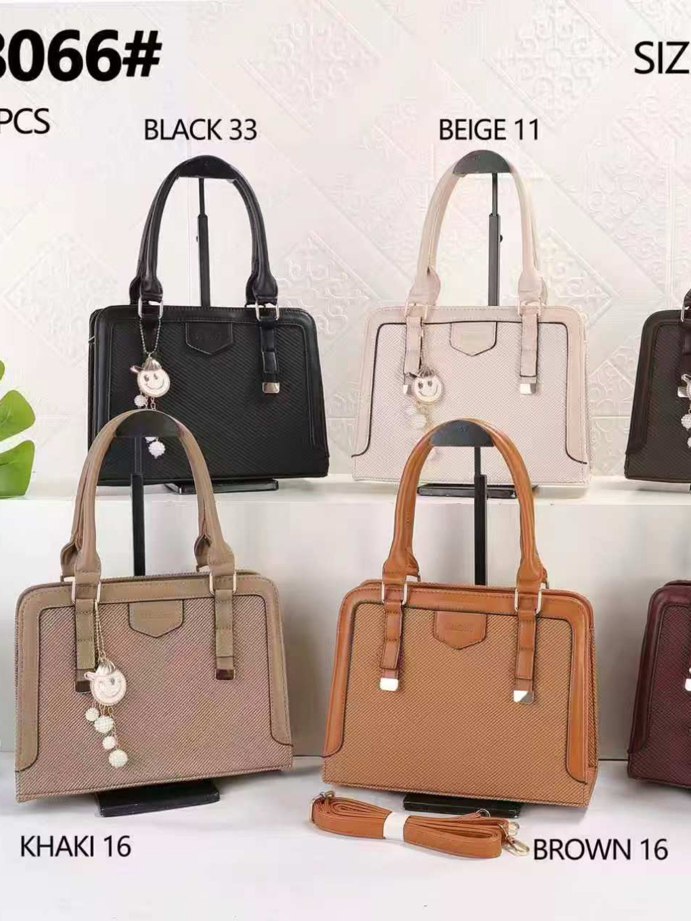 Bolsa feminina com chaveiro 144