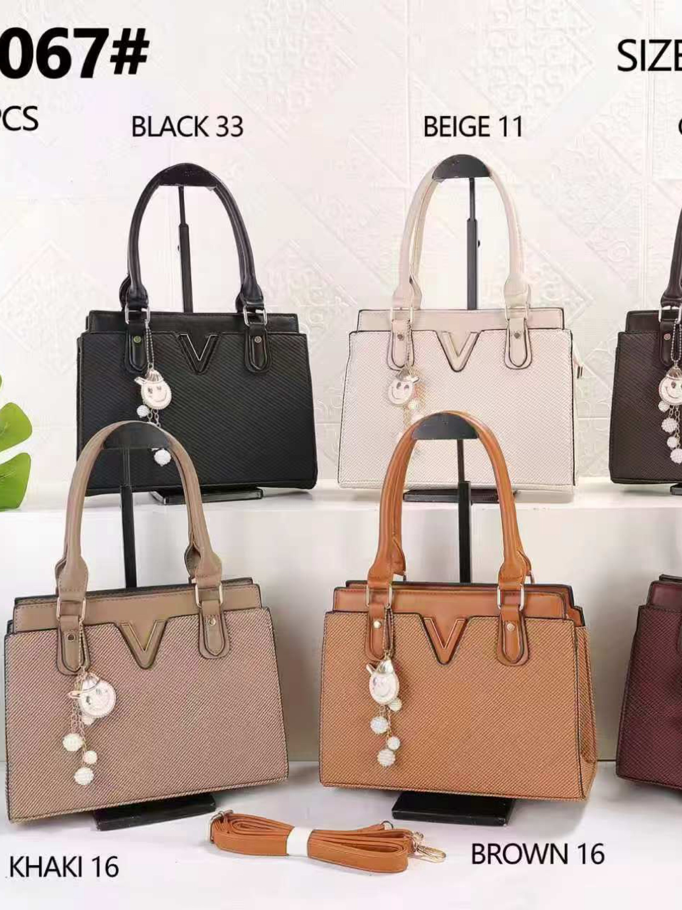 Bolsa feminina com chaveiro 8067