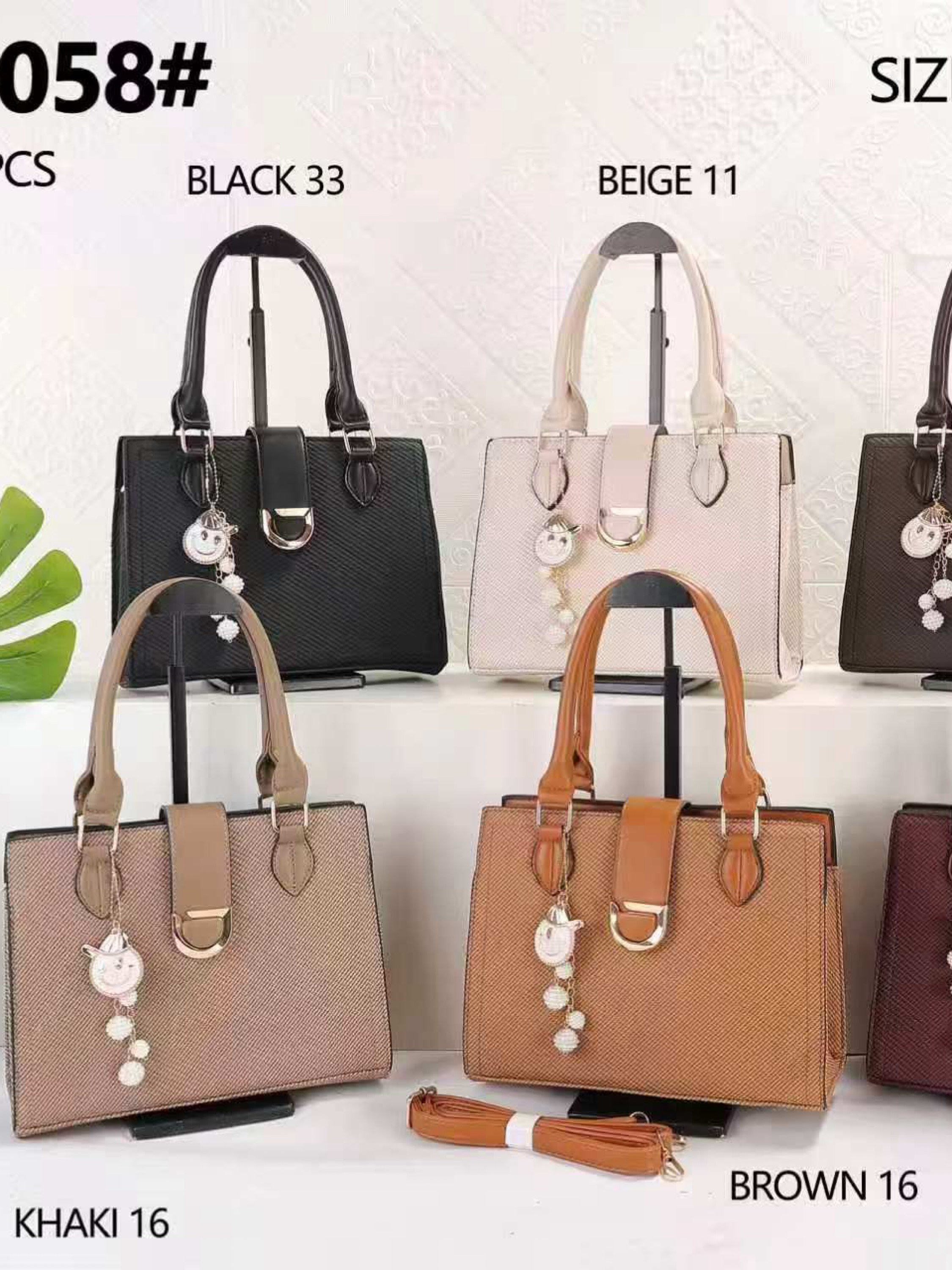 Bolsa feminina com chaveiro 8058