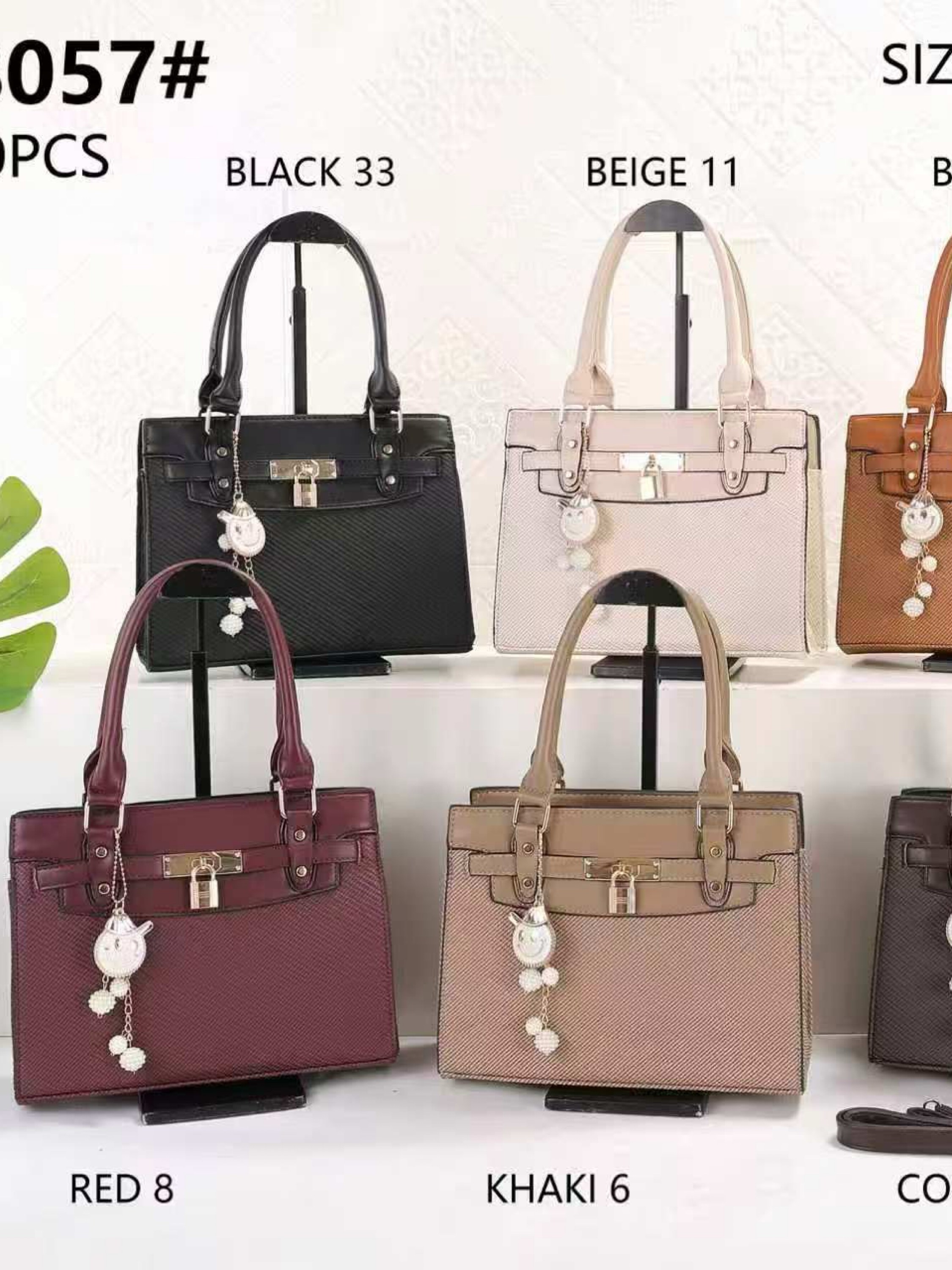 Bolsa feminina com chaveiro 920-4