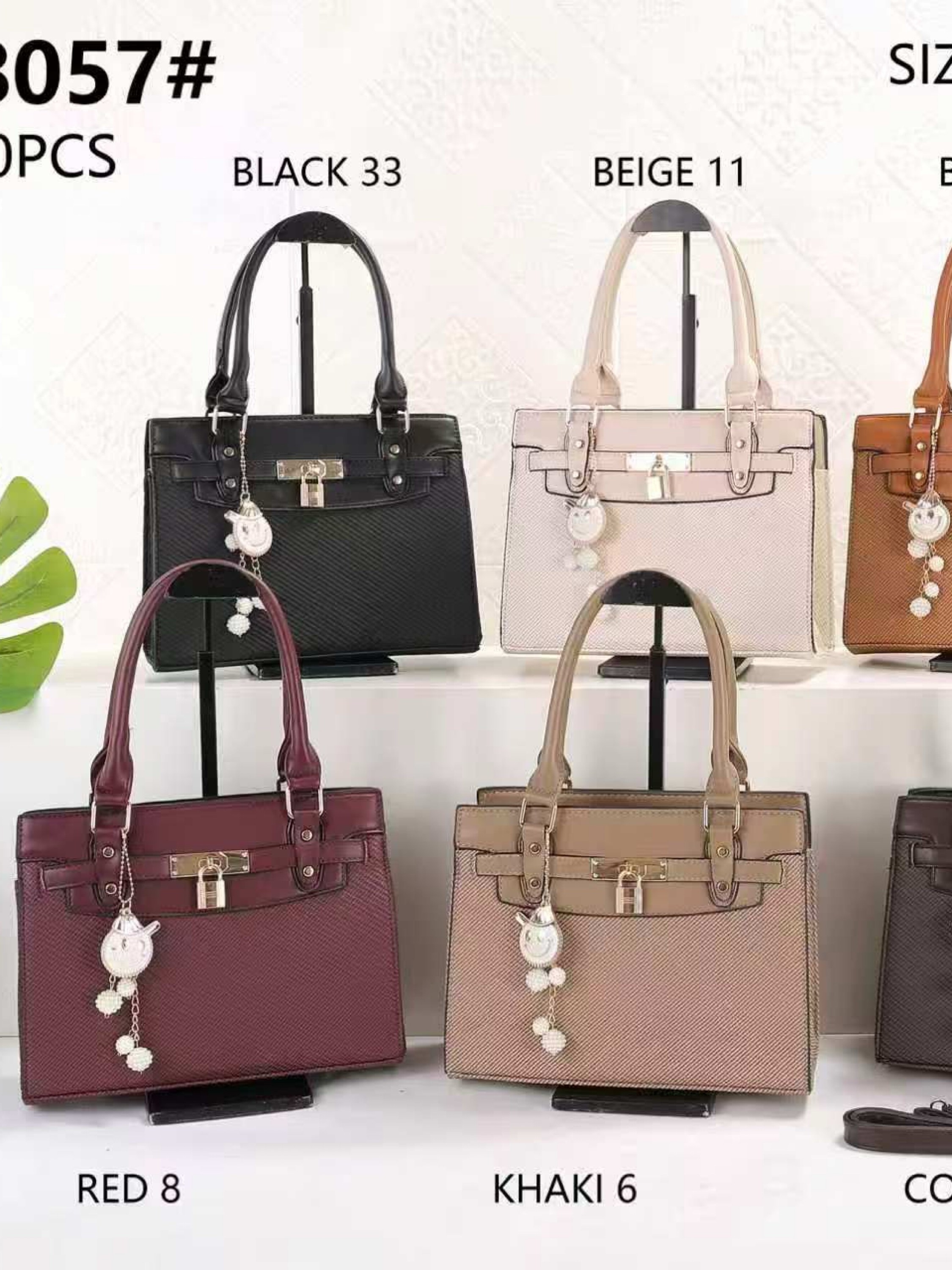 Bolsa feminina com chaveiro 8057