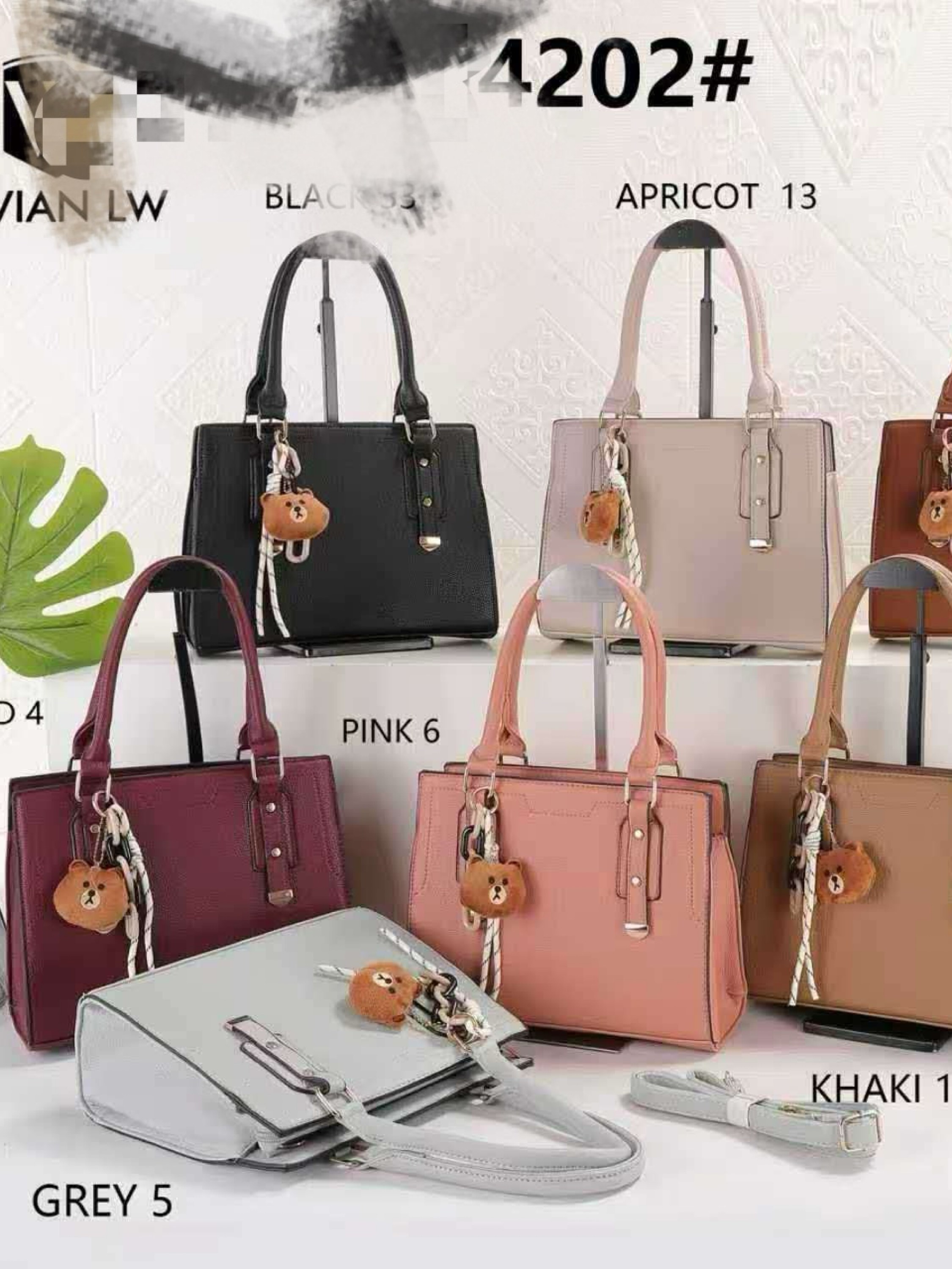 Bolsa feminina com chaveiro 42020