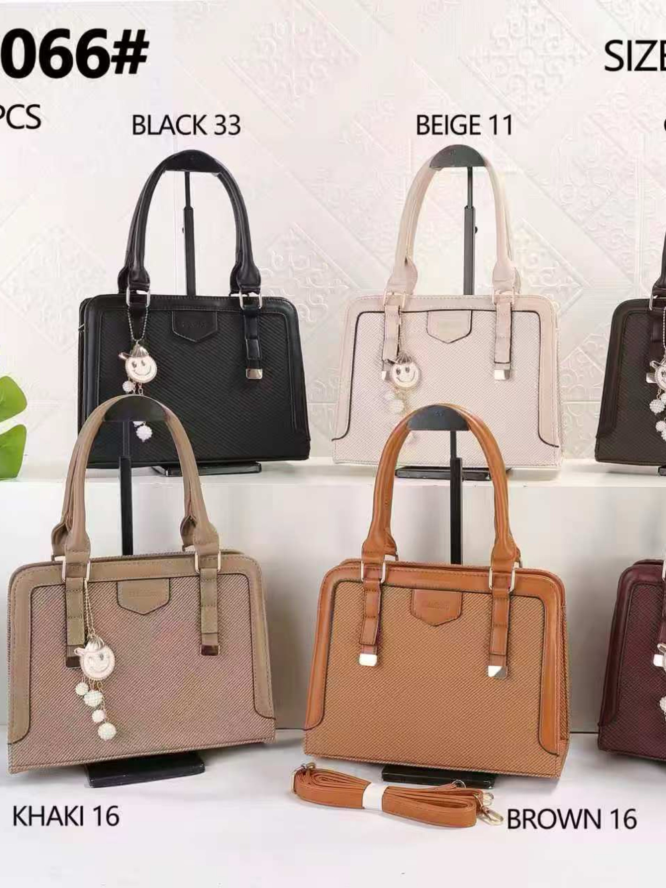 Bolsa feminina com chaveiro 8066