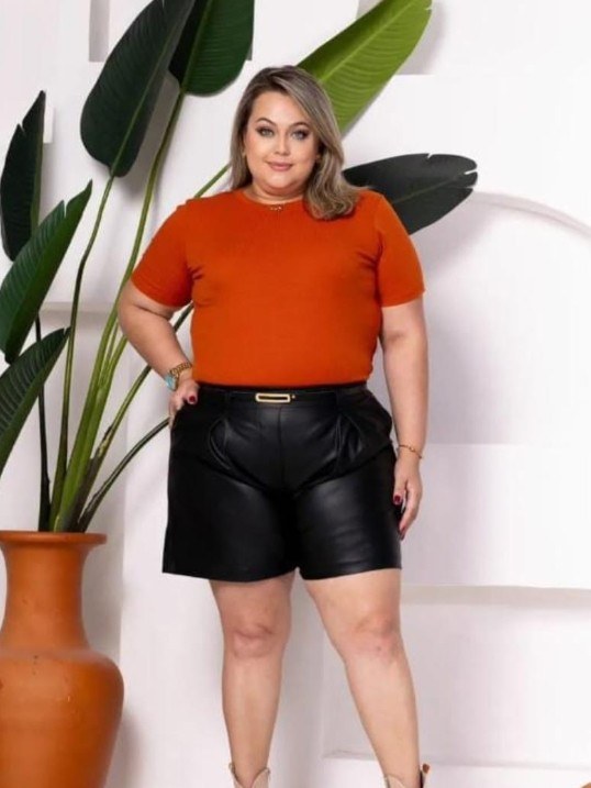 Shorts Plus Size Em Courino Feminino