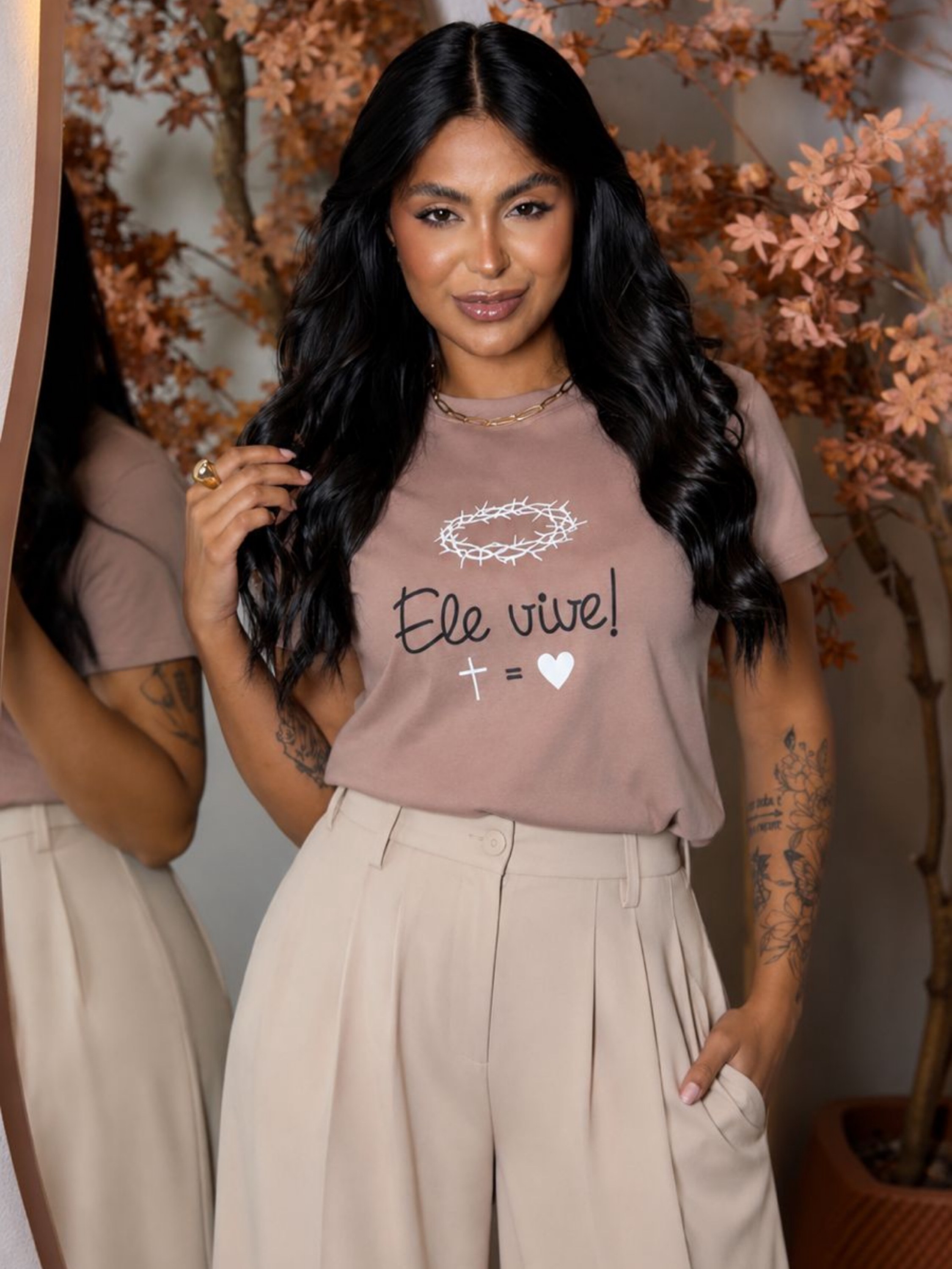 T-Shirt Ele Vive Feminina