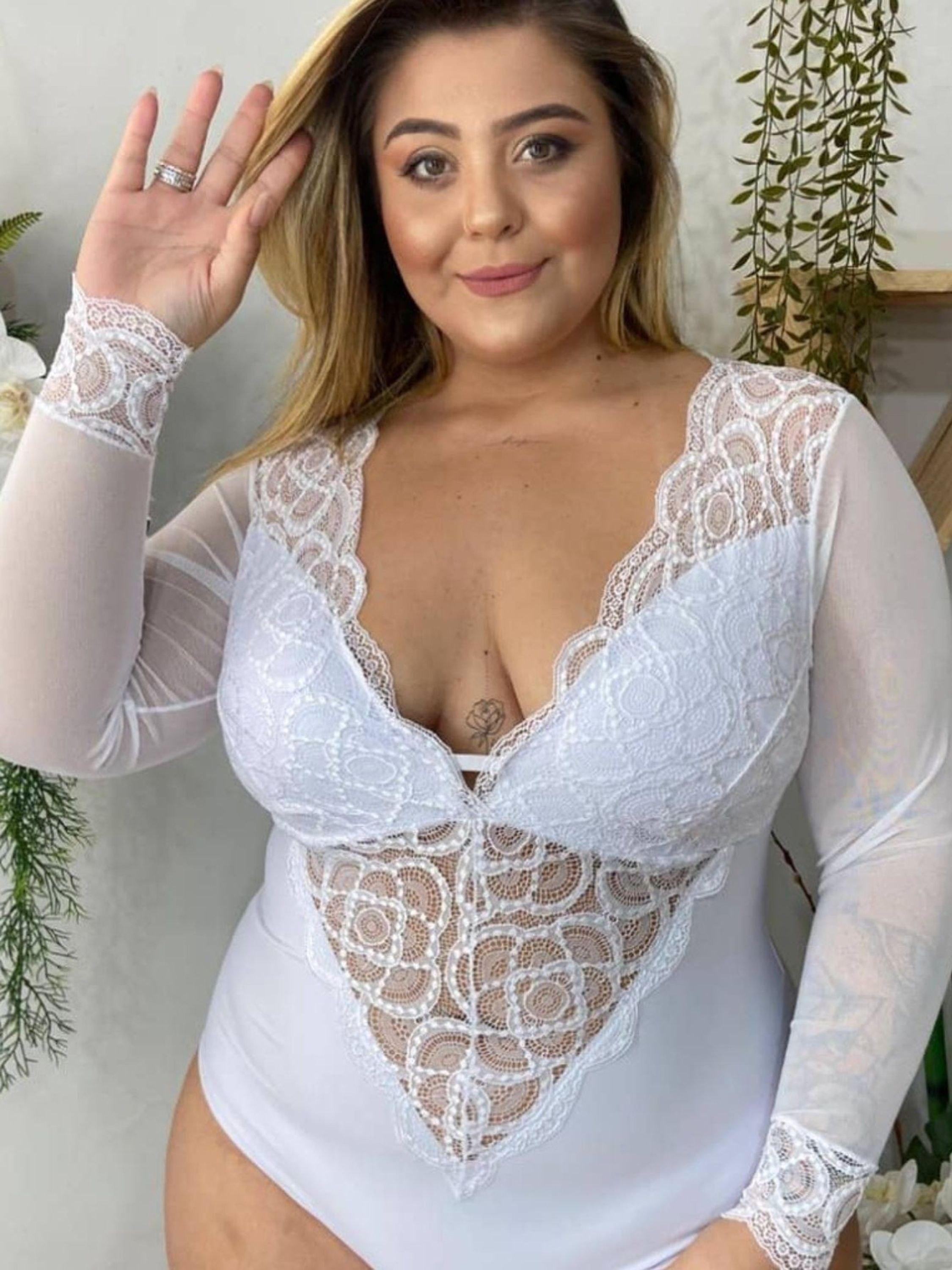 BODY Renda Manga Longa Plus Size