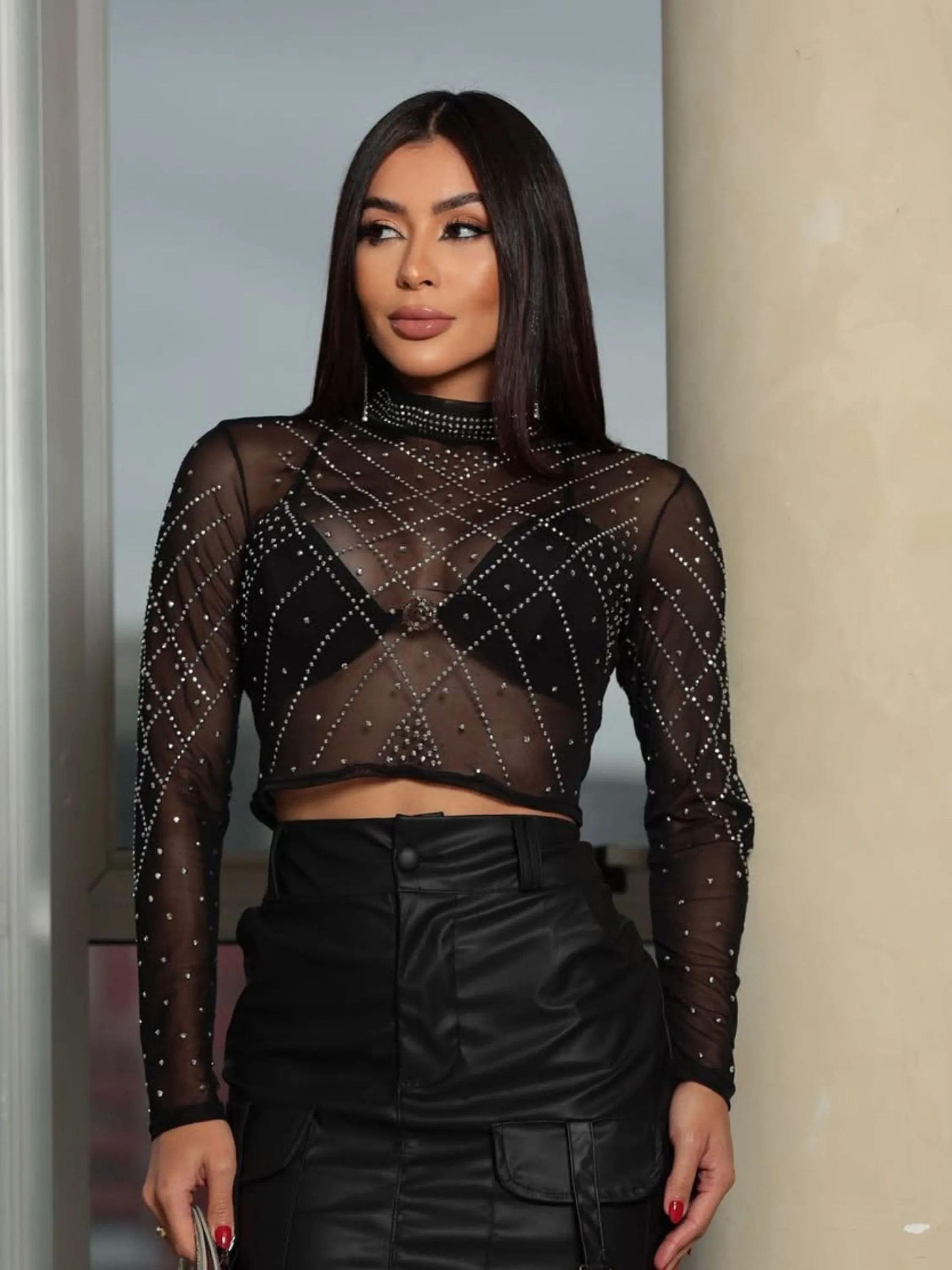 Blusa Cropped Tule Transparente Com Pedrarias de Brilho