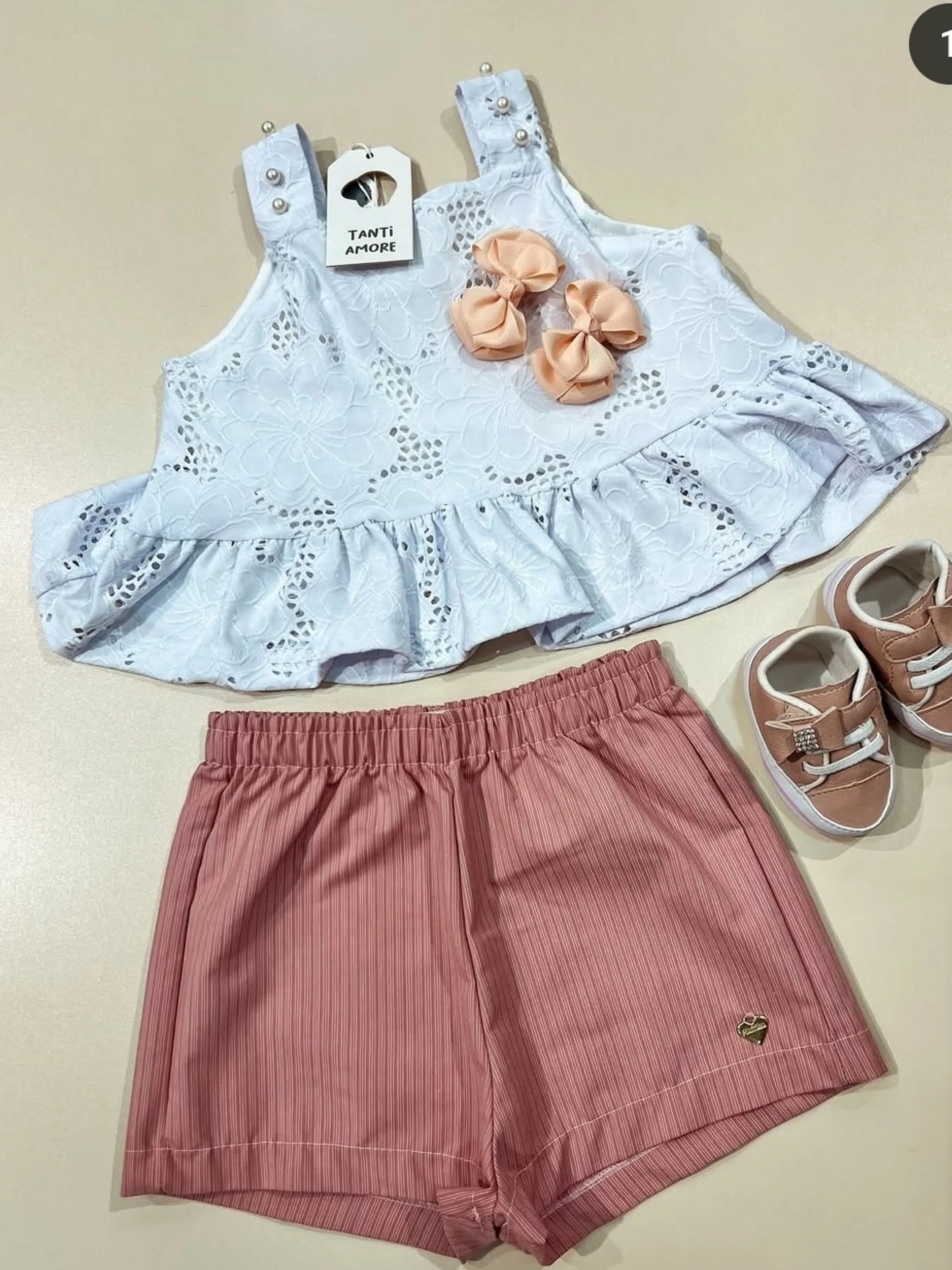 Conjunto Infantil Verão blusa em lese e shorts em tecido