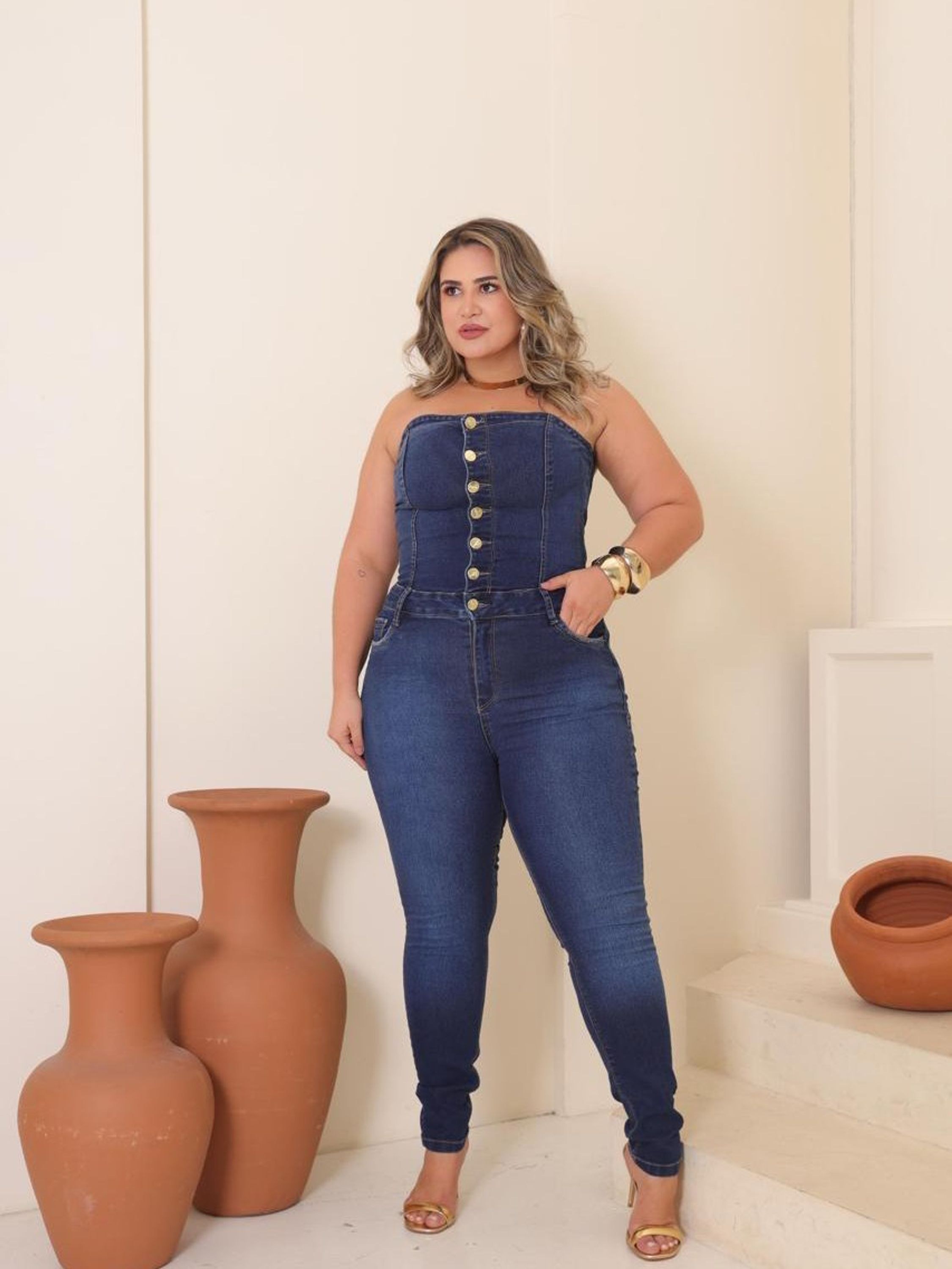 Macacão Jeans Tomara Que Caia Plus size