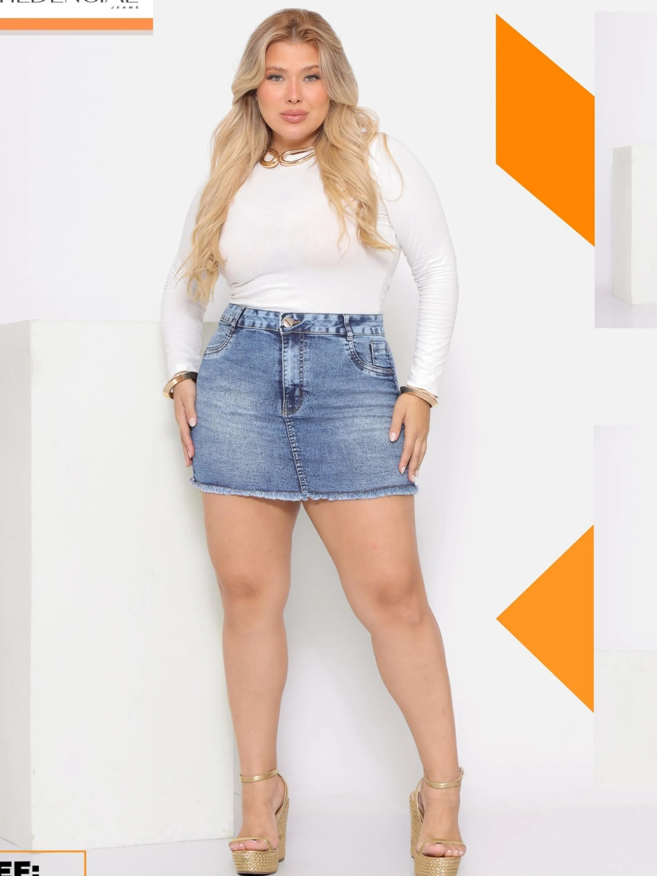 Saia Jeans Plus Size barra desfiada