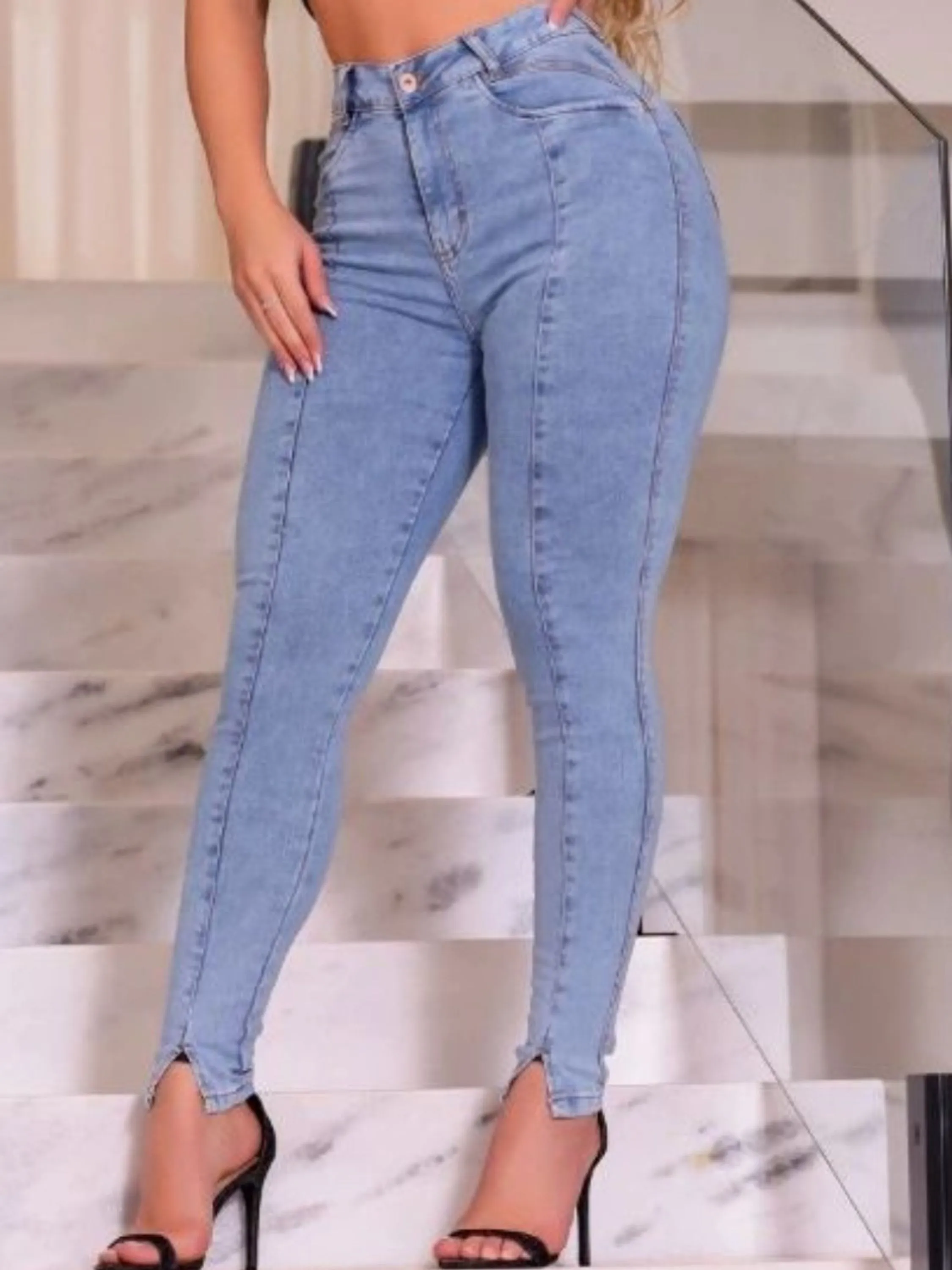 Calça Jeans Skinny Feminina com abertura na barra